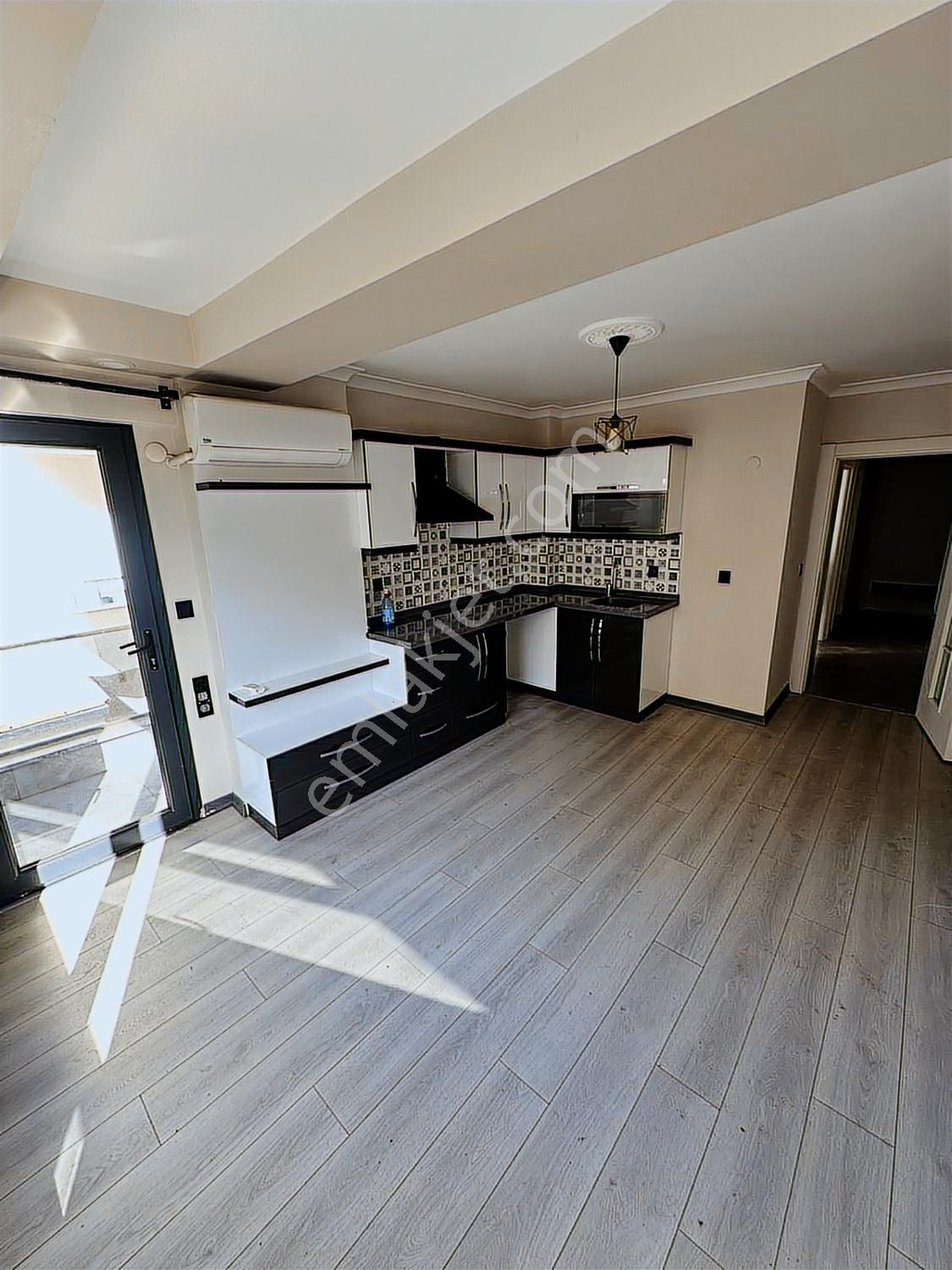 Didim Yeni Mahalle'de Merkezi Konumda Ara Kat Ön Cephe 2+1 Daire - Görsel 12