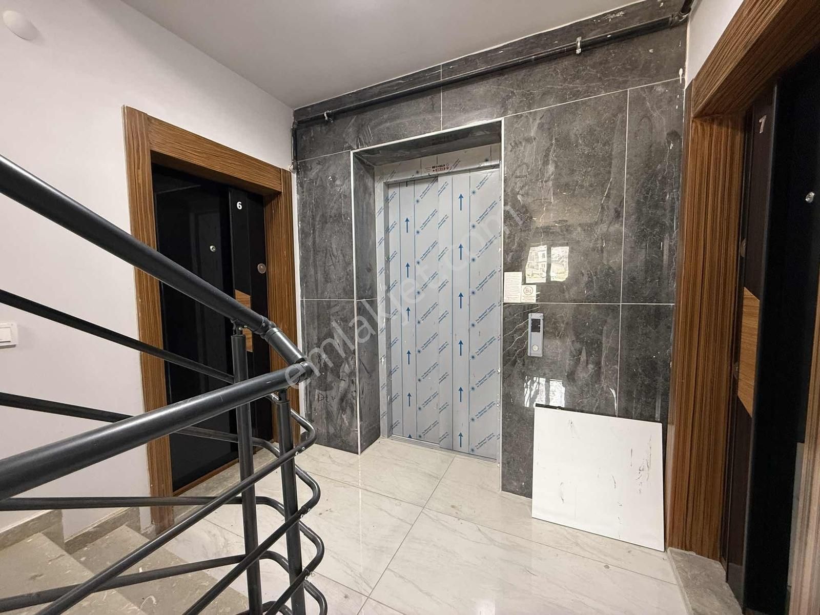 Alaçatı'dan Ara Katta/hemen Oturum/geniş Balkonlu Eşyalı 2+1 - Görsel 13