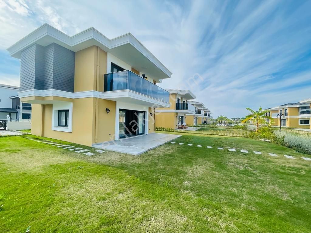 Kuşadasında Plaja Yakın Havuzlu Sitede Köşe Konumlu Tek Müstakil Sıfır Villa - Görsel 7