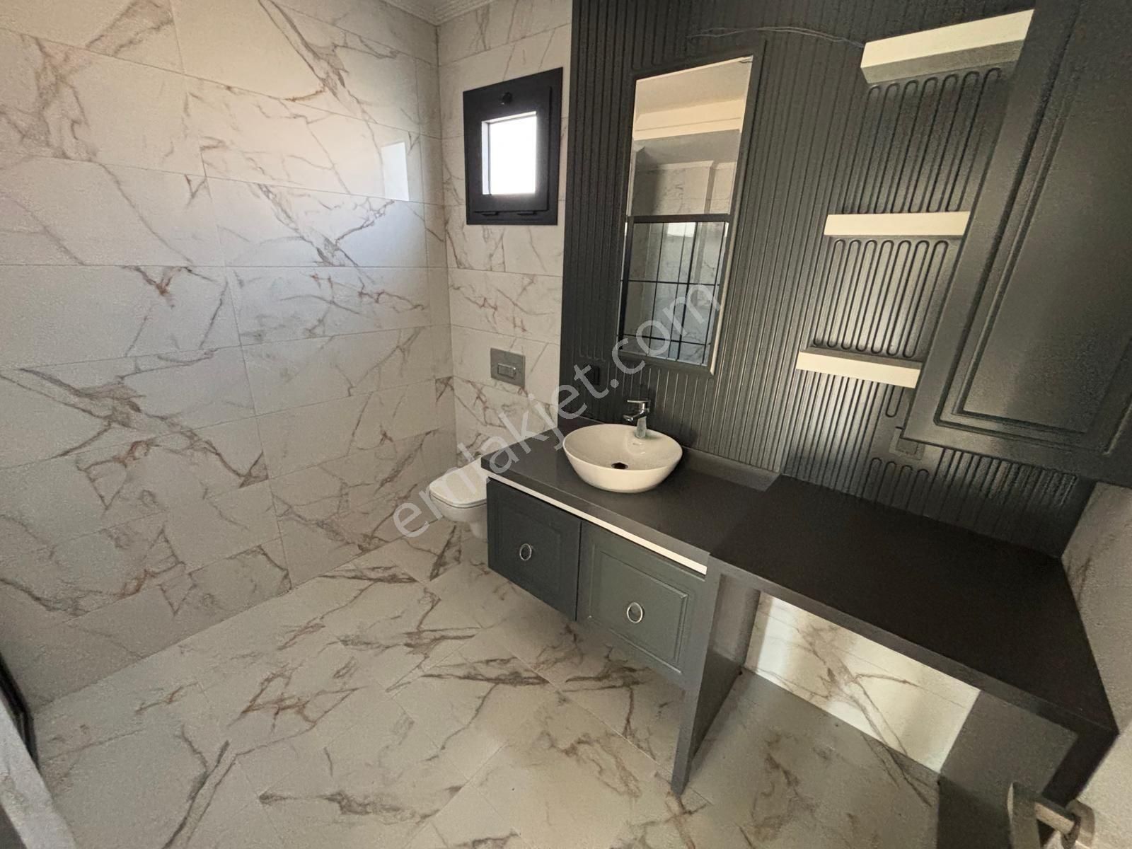 Kuşadasında Plaja Yakın Havuzlu Sitede Köşe Konumlu Tek Müstakil Sıfır Villa - Görsel 18