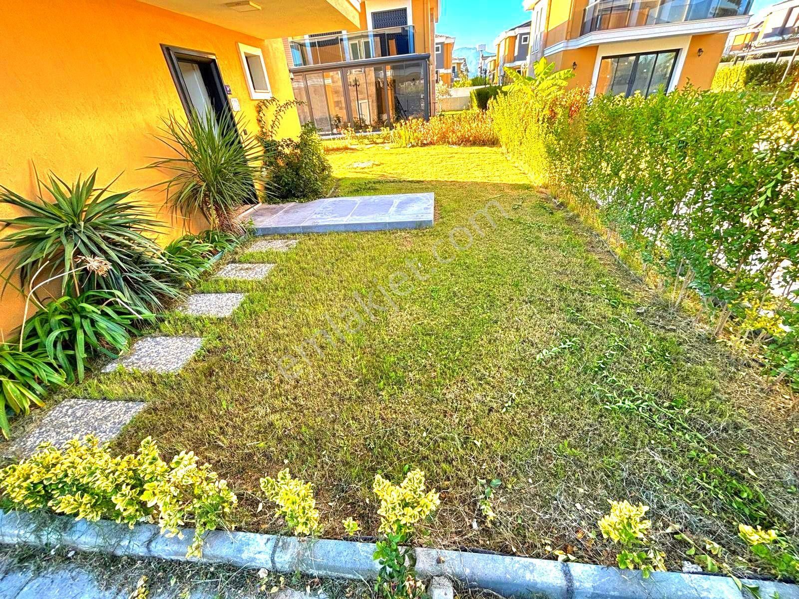 Kuşadasında Plaja Yakın Havuzlu Sitede Köşe Konumlu Tek Müstakil Sıfır Villa - Görsel 25