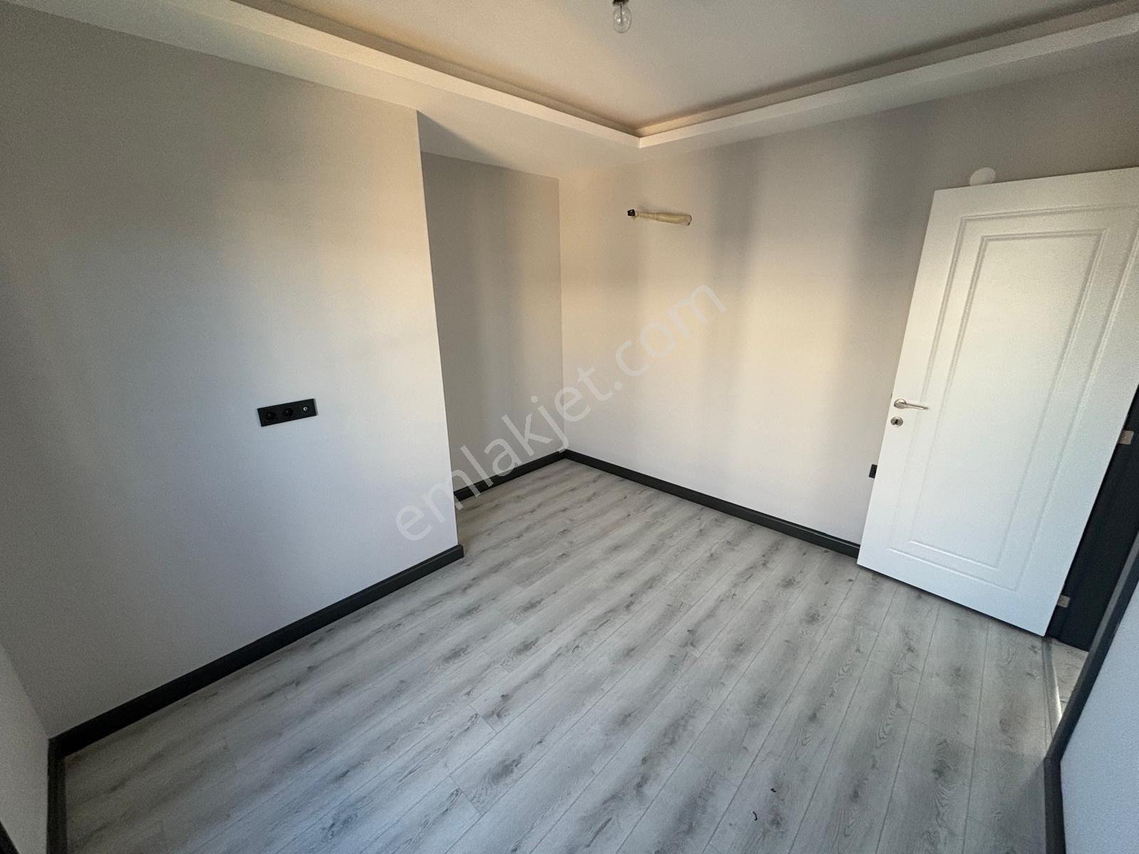 Kuşadasında Plaja Yakın Havuzlu Sitede Köşe Konumlu Tek Müstakil Sıfır Villa - Görsel 22