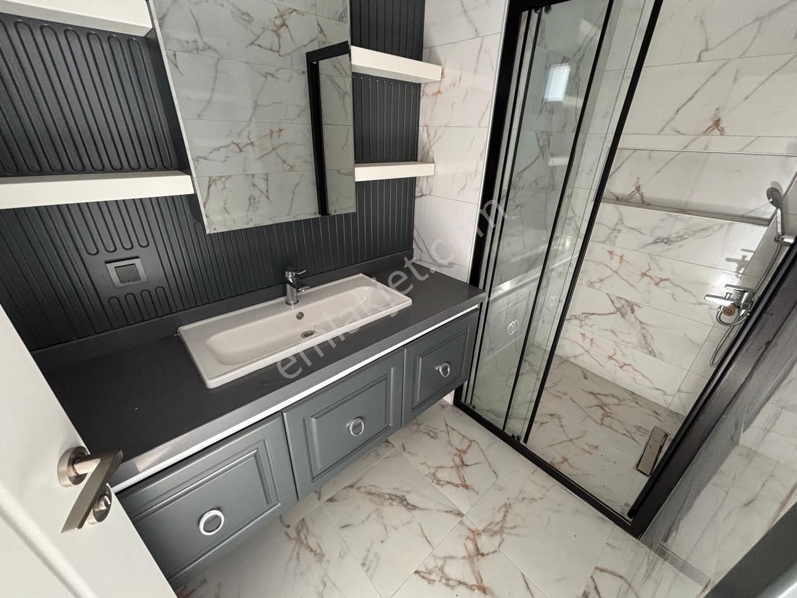 Kuşadasında Plaja Yakın Havuzlu Sitede Köşe Konumlu Tek Müstakil Sıfır Villa - Görsel 16