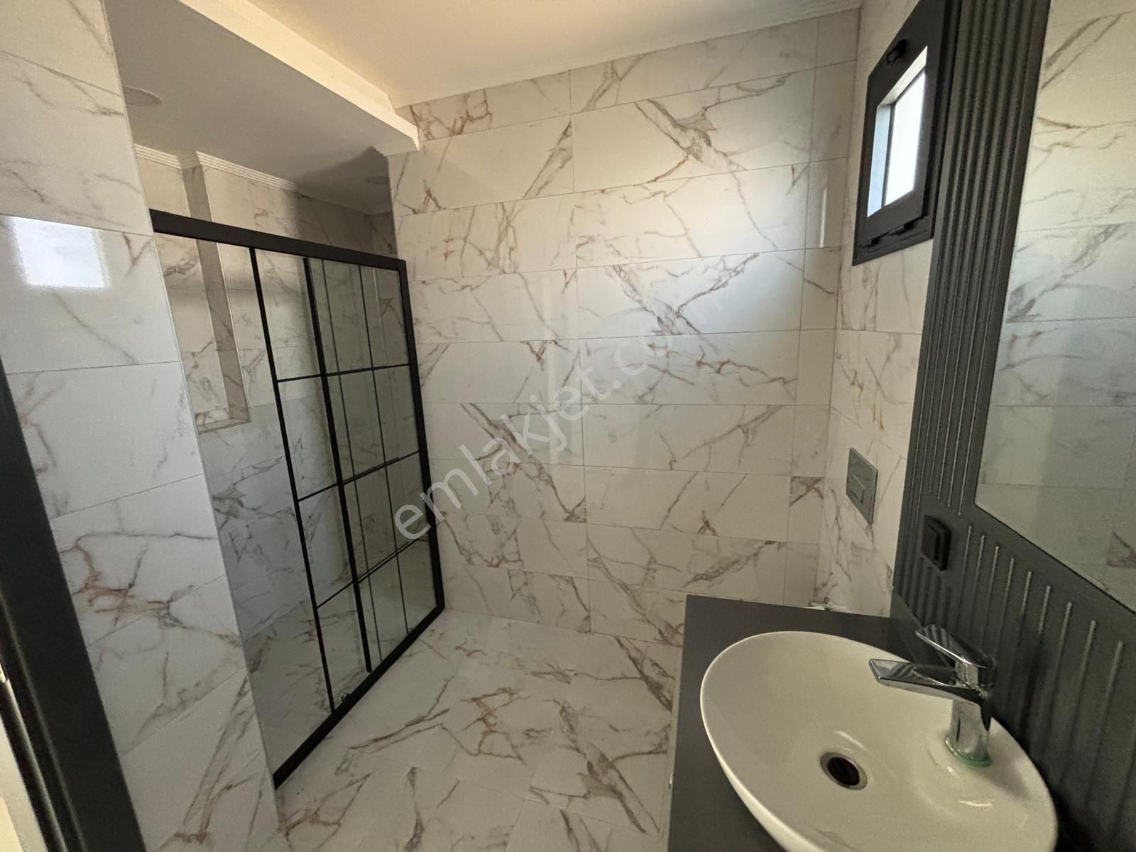 Kuşadasında Plaja Yakın Havuzlu Sitede Köşe Konumlu Tek Müstakil Sıfır Villa - Görsel 17