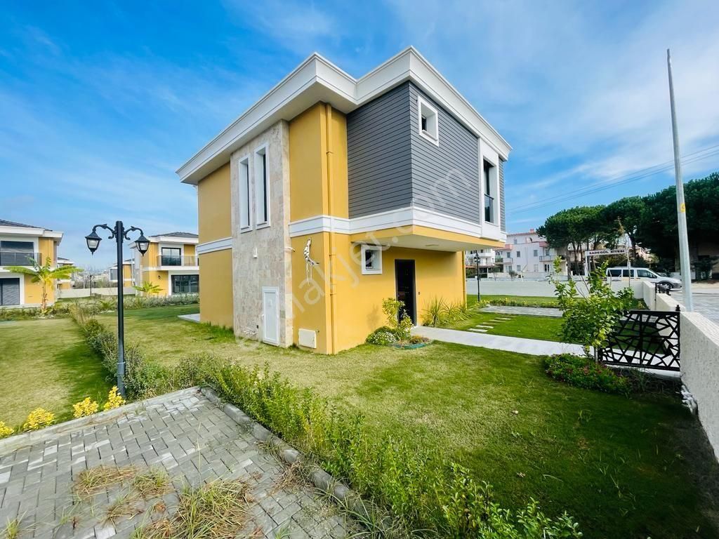 Kuşadasında Plaja Yakın Havuzlu Sitede Köşe Konumlu Tek Müstakil Sıfır Villa - Görsel 5