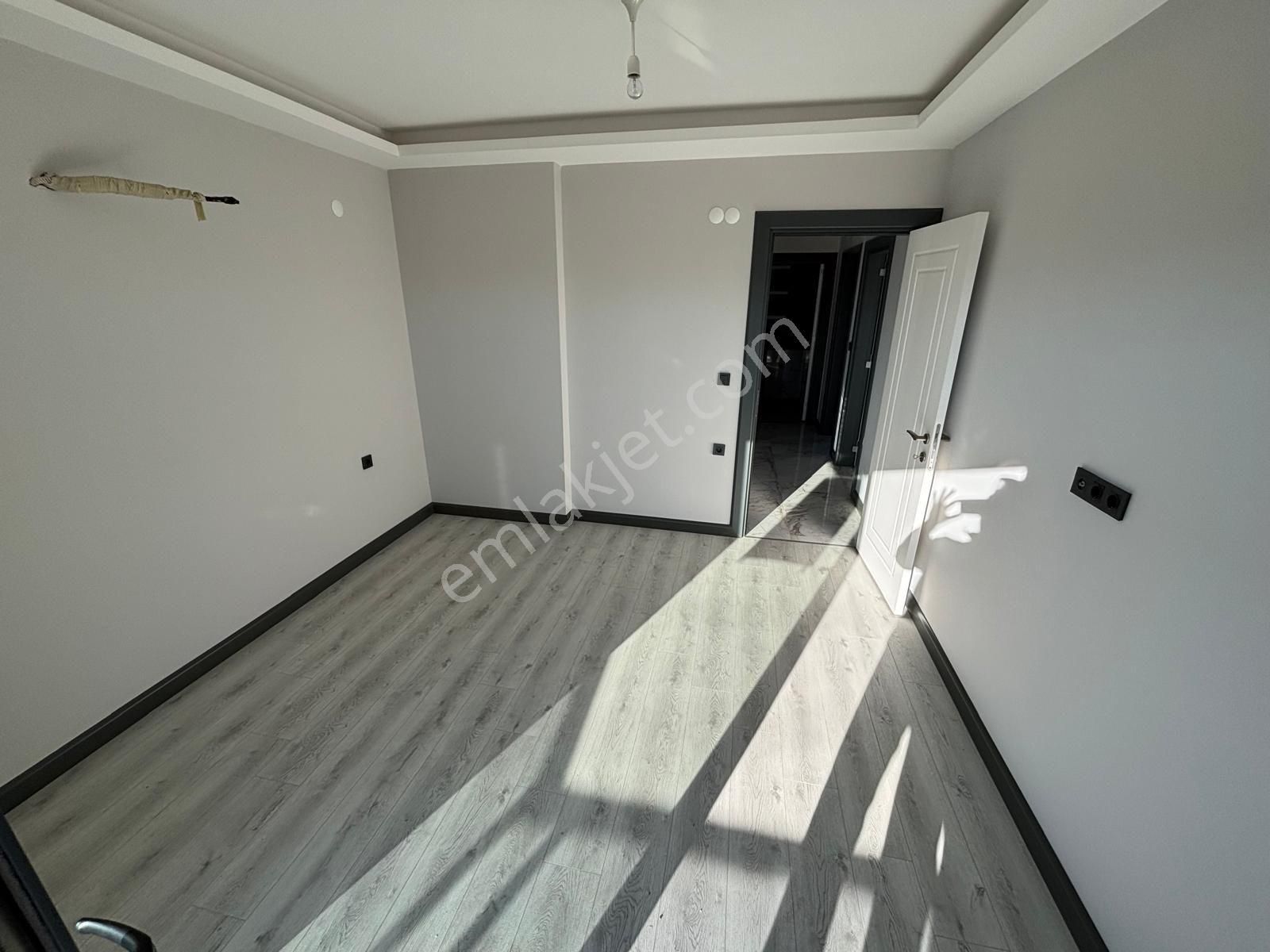 Kuşadasında Plaja Yakın Havuzlu Sitede Köşe Konumlu Tek Müstakil Sıfır Villa - Görsel 20