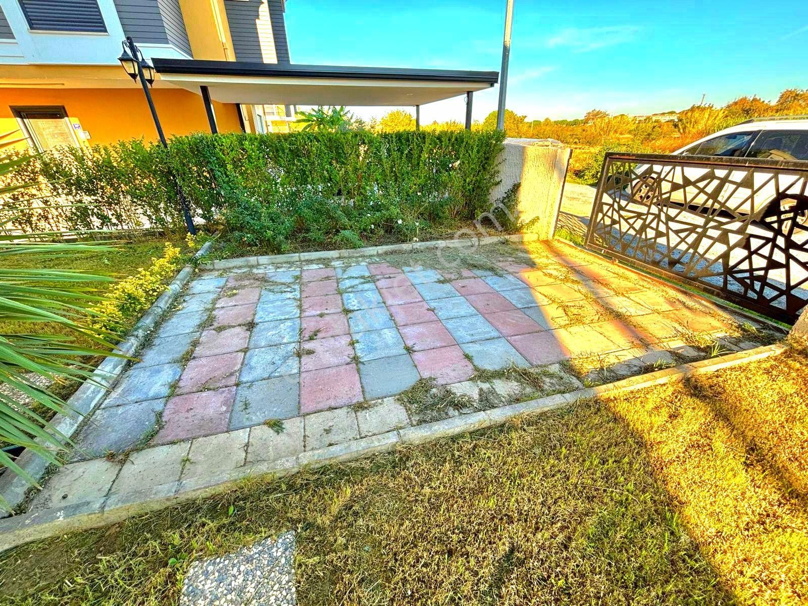 Kuşadasında Plaja Yakın Havuzlu Sitede Köşe Konumlu Tek Müstakil Sıfır Villa - Görsel 26