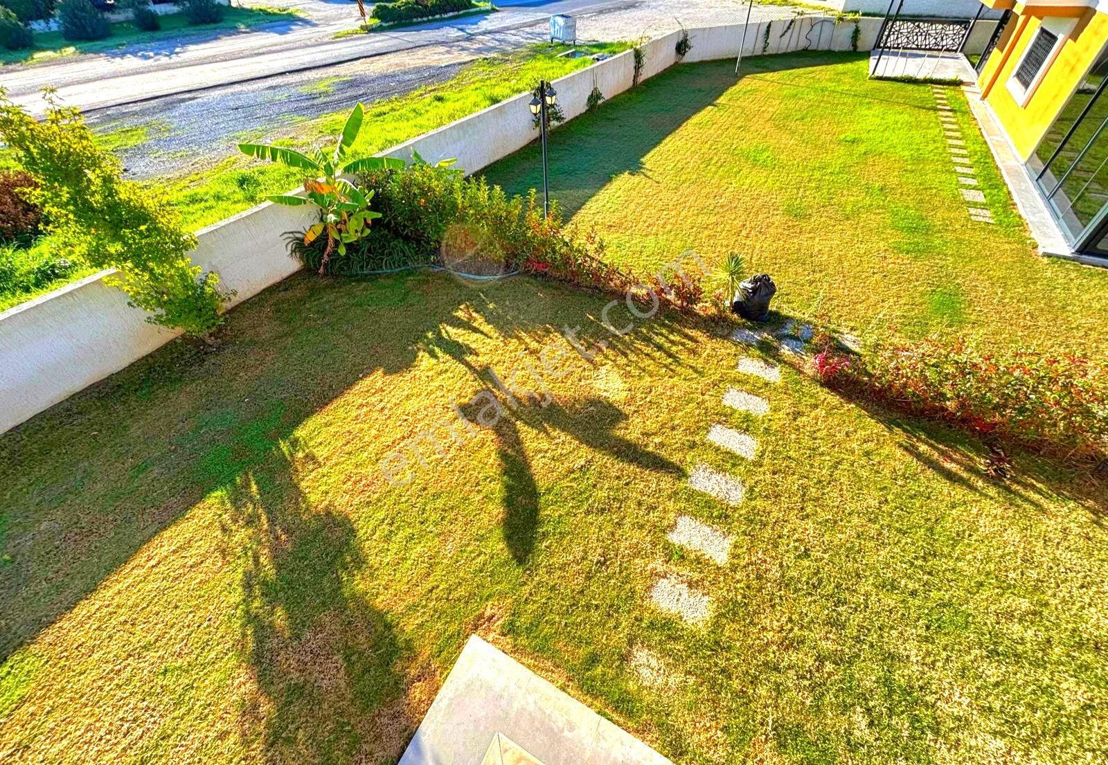 Kuşadasında Plaja Yakın Havuzlu Sitede Köşe Konumlu Tek Müstakil Sıfır Villa - Görsel 32