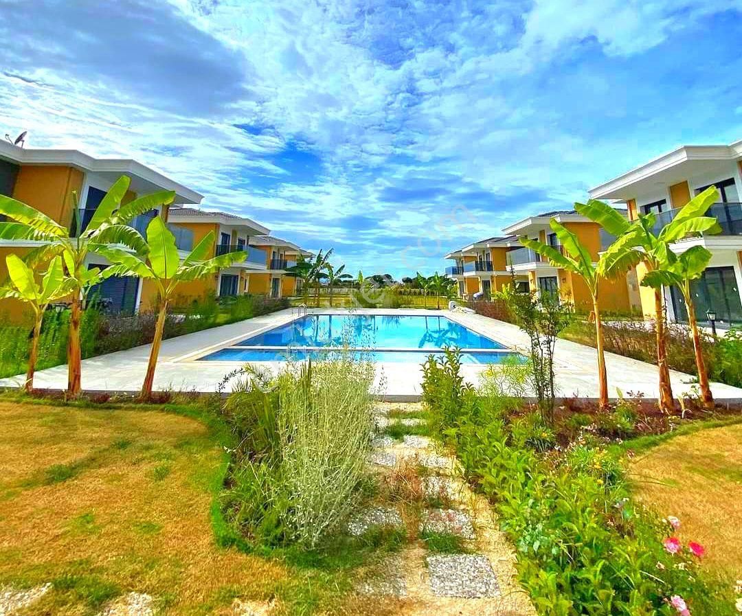 Kuşadasında Plaja Yakın Havuzlu Sitede Köşe Konumlu Tek Müstakil Sıfır Villa - Görsel 4