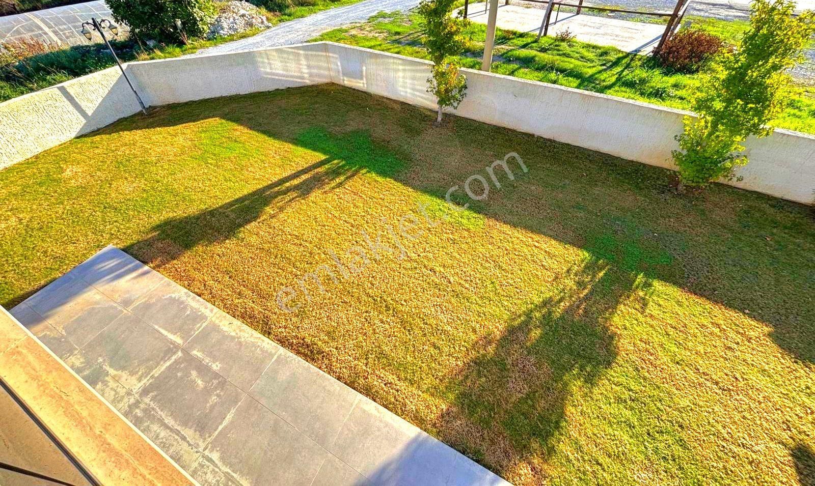 Kuşadasında Plaja Yakın Havuzlu Sitede Köşe Konumlu Tek Müstakil Sıfır Villa - Görsel 31