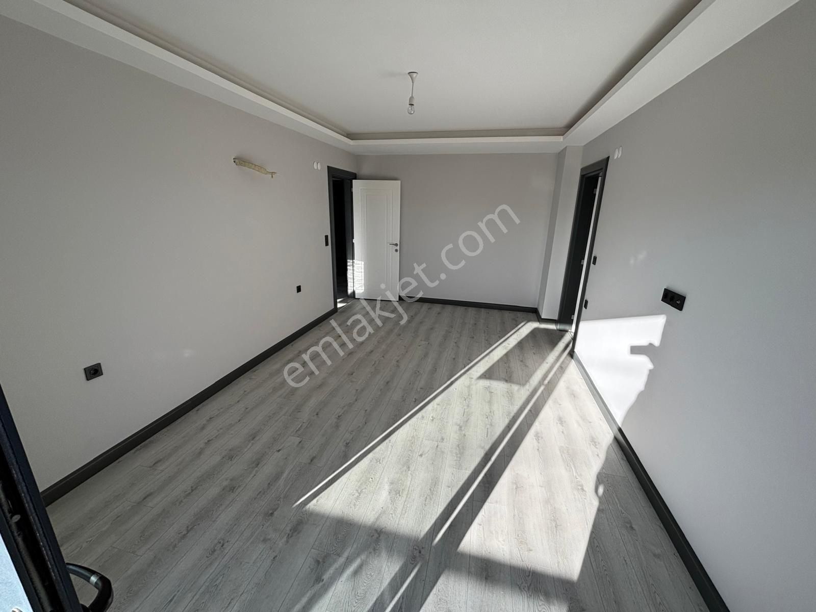 Kuşadasında Plaja Yakın Havuzlu Sitede Köşe Konumlu Tek Müstakil Sıfır Villa - Görsel 19