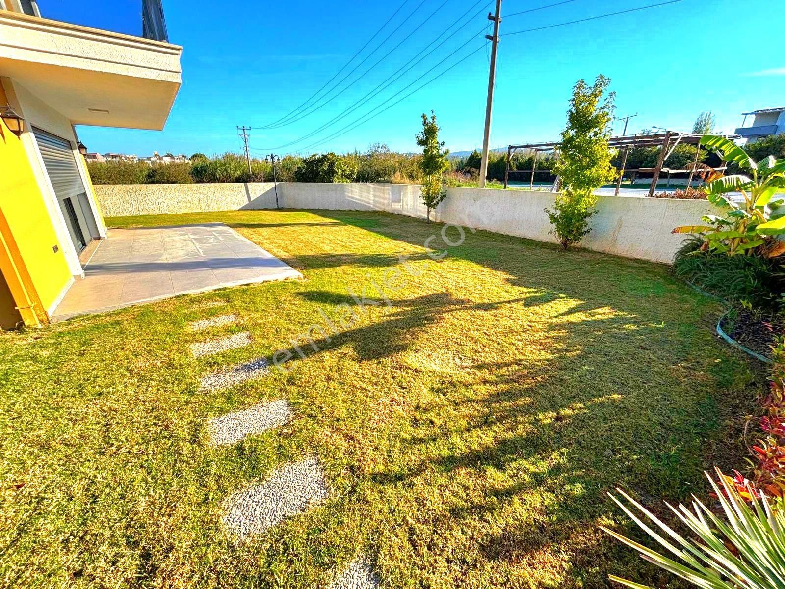 Kuşadasında Plaja Yakın Havuzlu Sitede Köşe Konumlu Tek Müstakil Sıfır Villa - Görsel 28