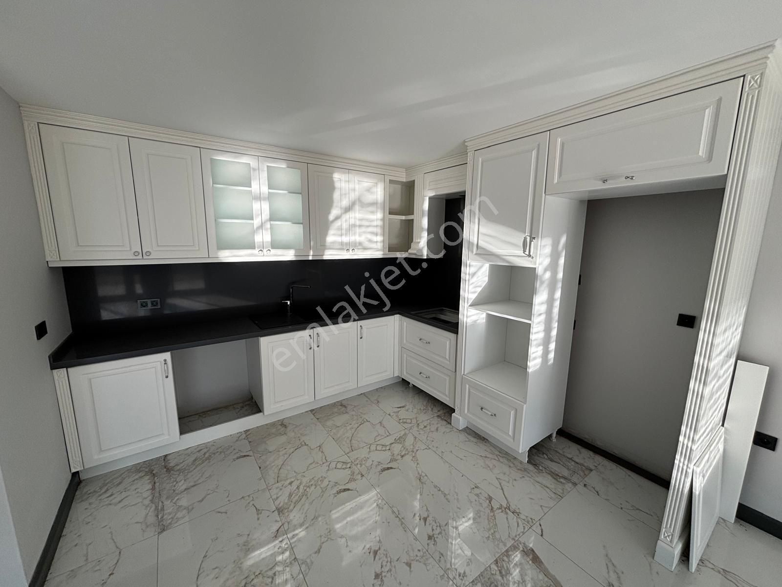 Kuşadasında Plaja Yakın Havuzlu Sitede Köşe Konumlu Tek Müstakil Sıfır Villa - Görsel 11