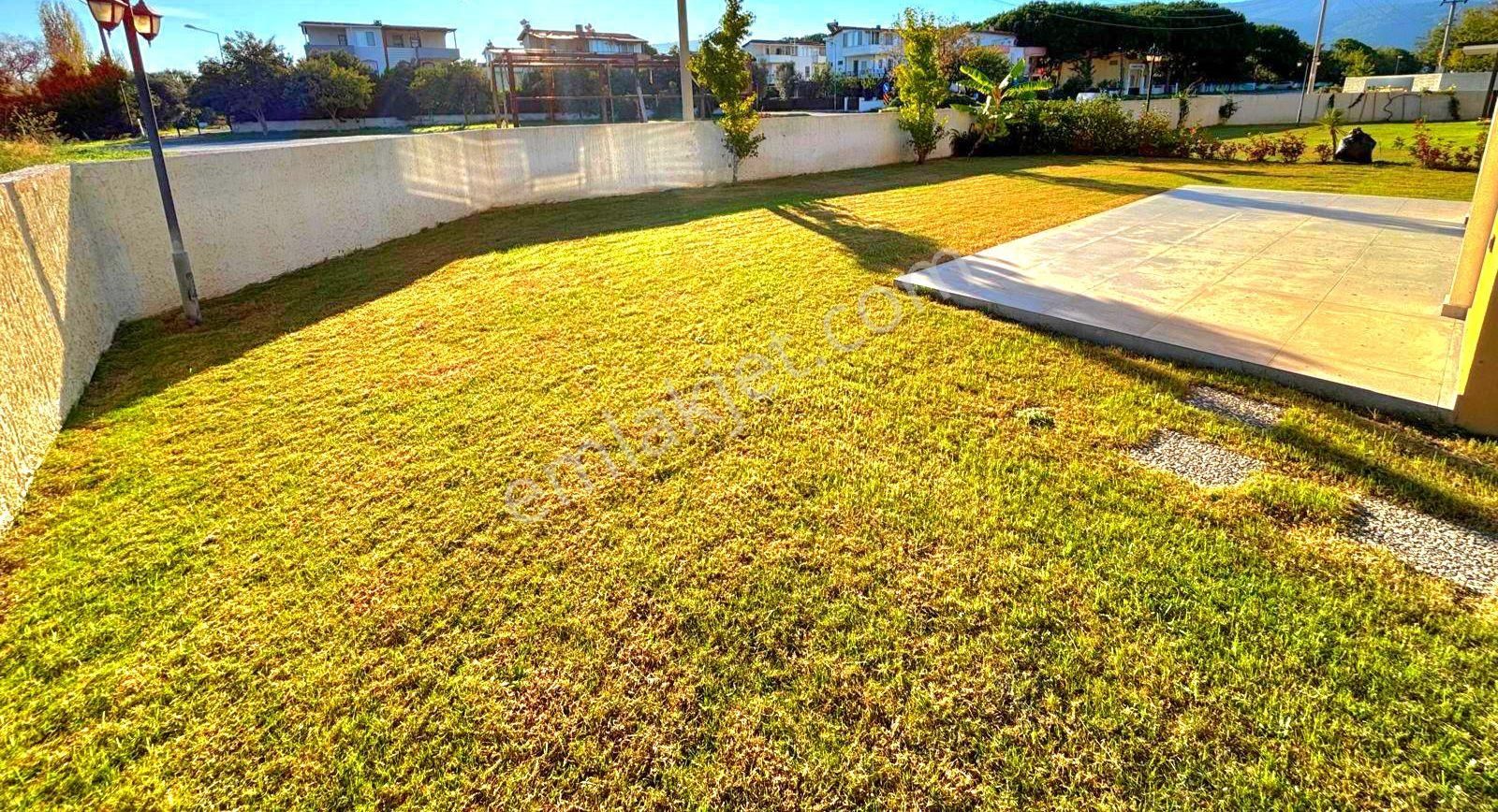 Kuşadasında Plaja Yakın Havuzlu Sitede Köşe Konumlu Tek Müstakil Sıfır Villa - Görsel 27