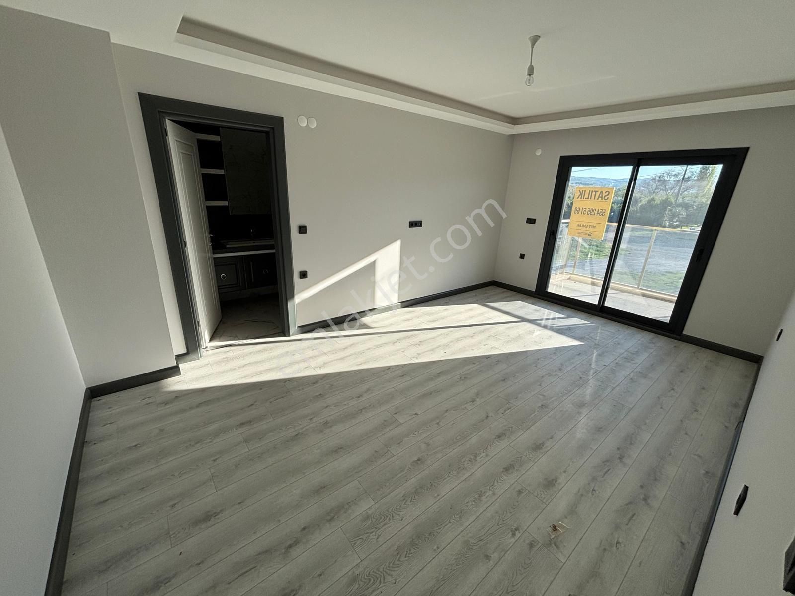 Kuşadasında Plaja Yakın Havuzlu Sitede Köşe Konumlu Tek Müstakil Sıfır Villa - Görsel 15