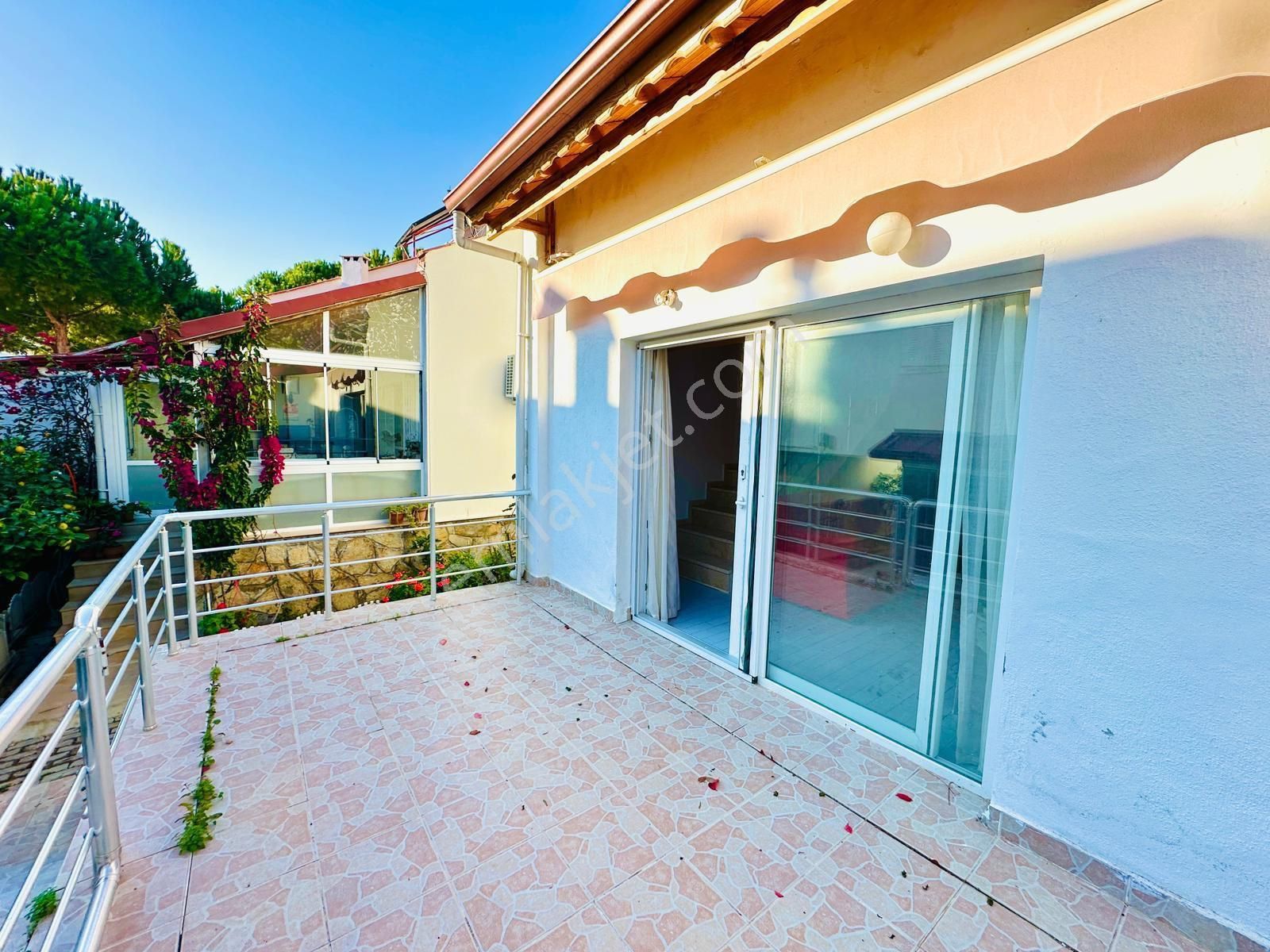 Kadınlar Denizinde Plaja Yakın Havuzlu Yazlık - Görsel 4