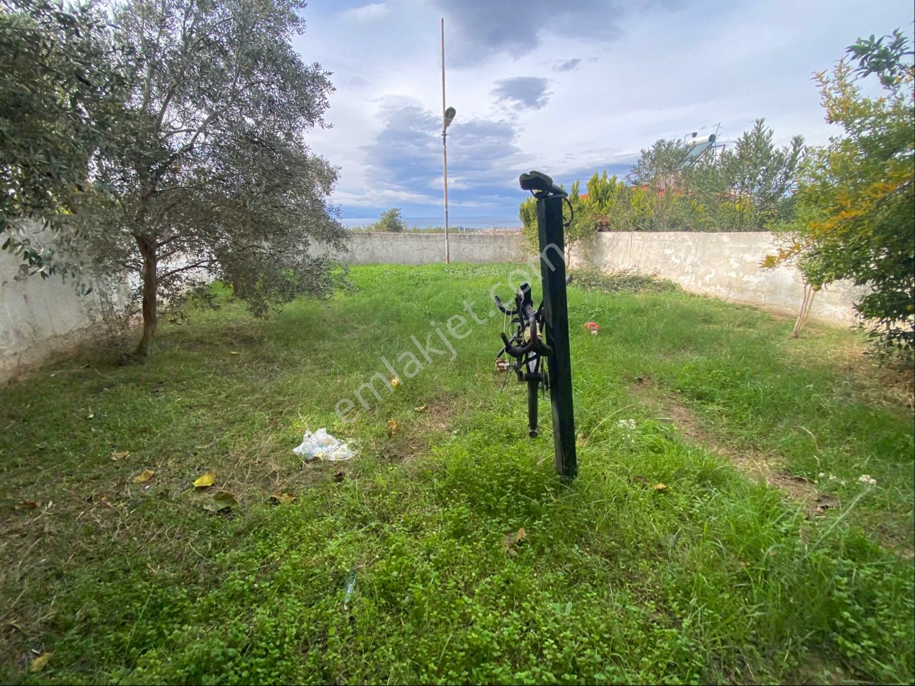 Soğucakta Arsa Fiyatına Full Manzaralı Geniş Bahçeli 4+2 - Görsel 4