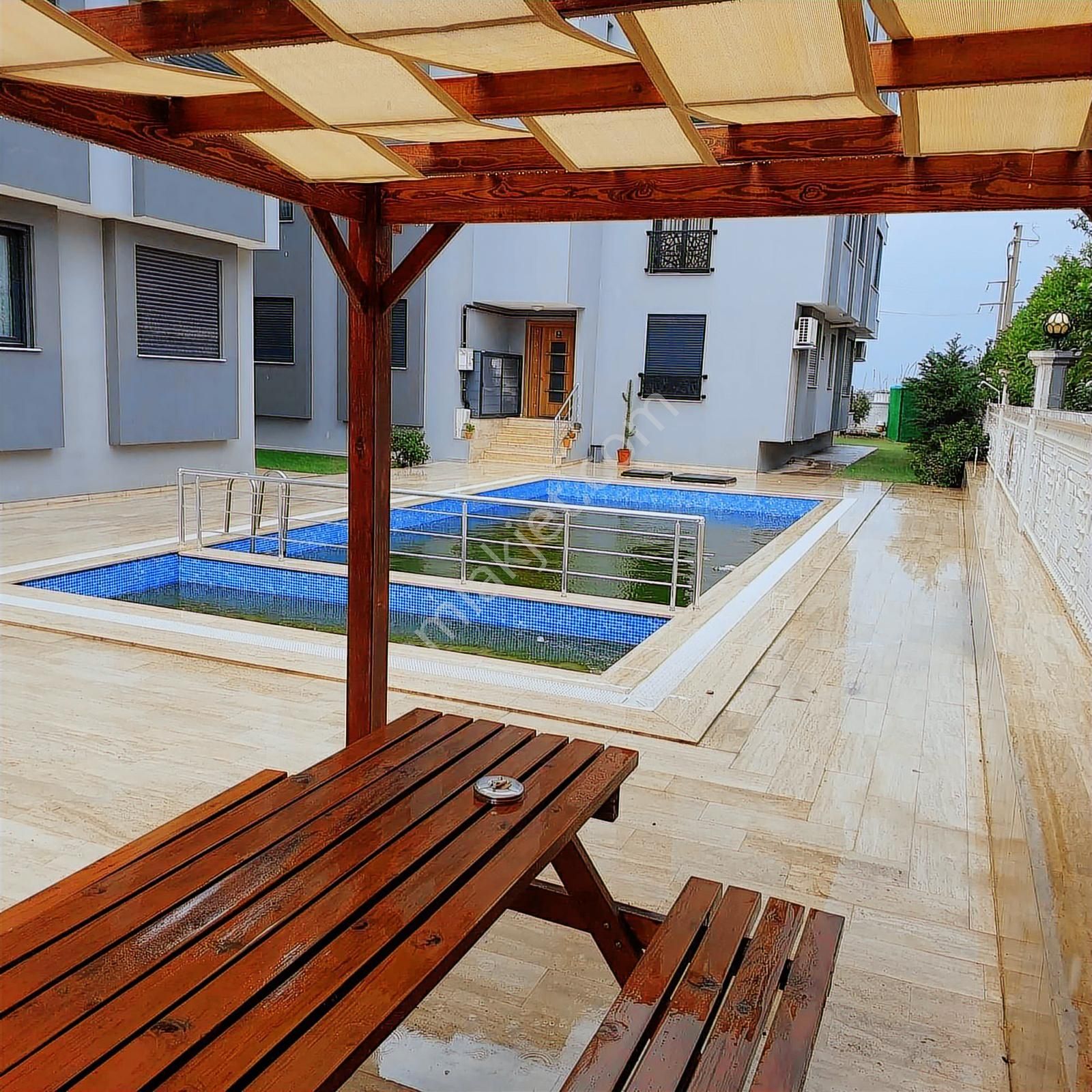 Seferihisarda Havuzlu Lüx Ara Kat 2+1 Daira