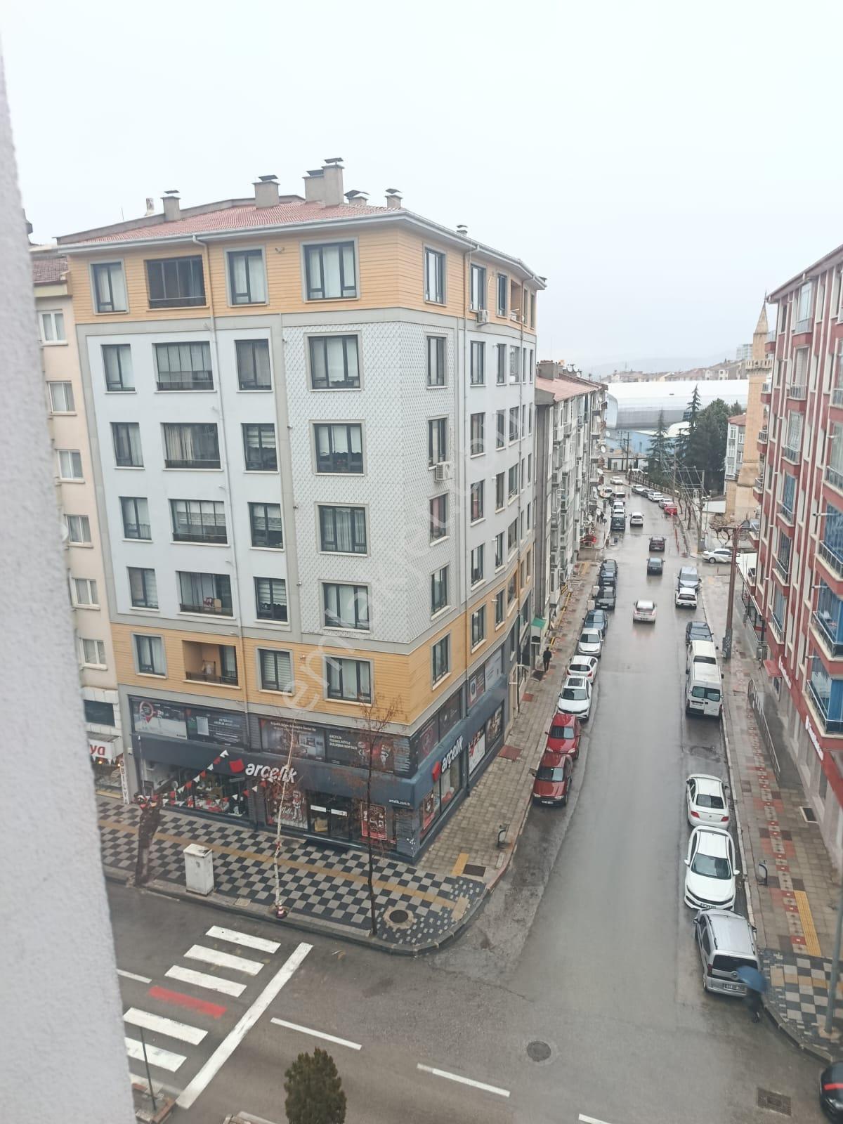 Afyon Tezcan Emlaktan Kurtuluş Ana Cadde Üstü 2+1 Kiralık Daire - Görsel 18