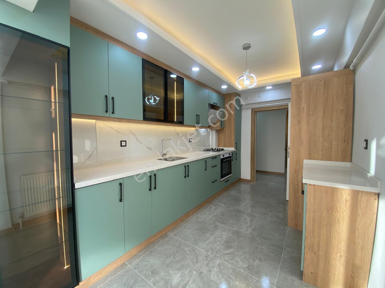 Koza Emlaktan Ertuğrulgazi Mahalesinde Site İçinde Ara Katta Lüxx Yapılı Bağımsız 3+1 Satılık Daire - Görsel 2