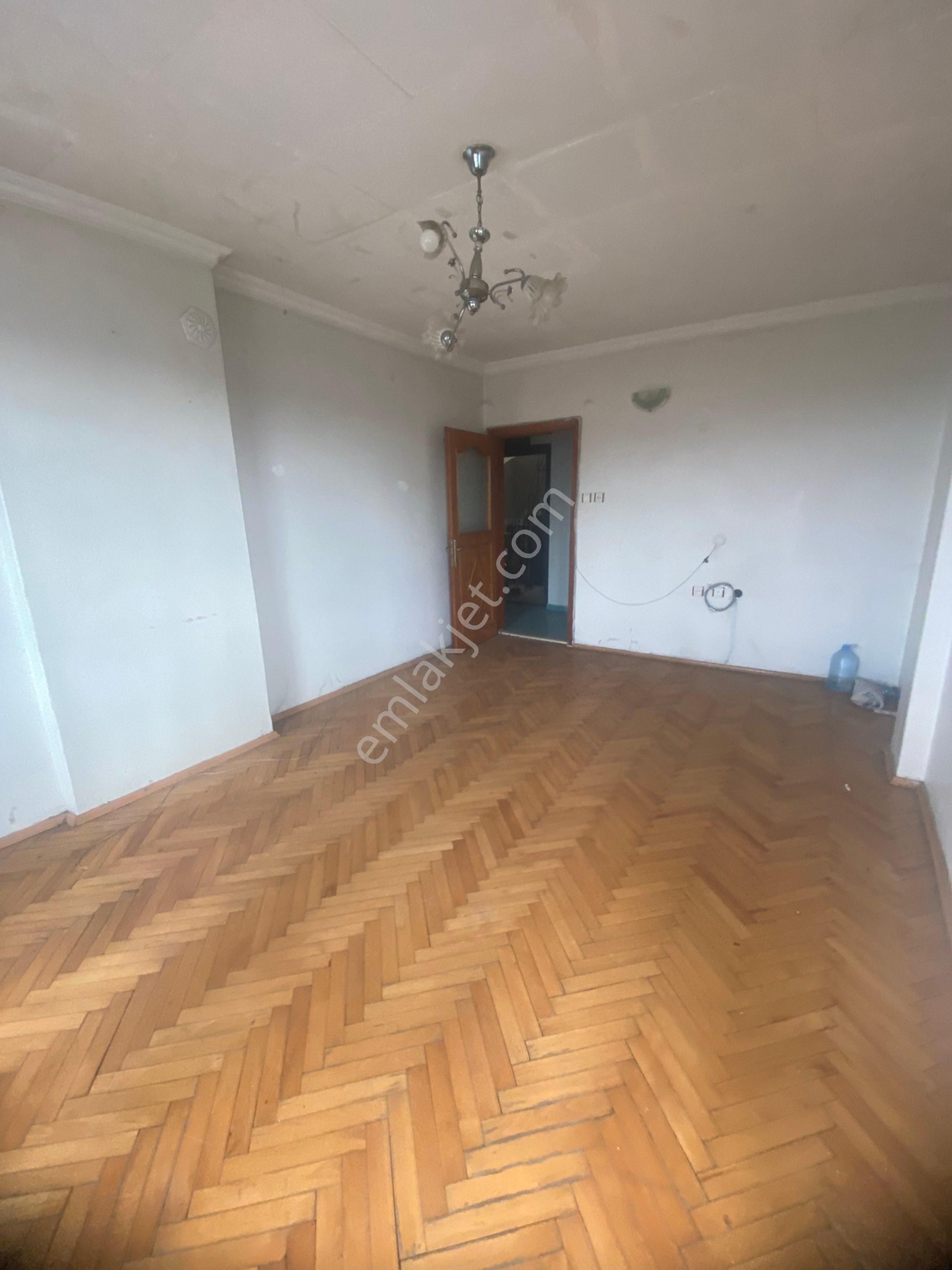 Bağcılar Yüzyıl Kışla Cadde Üzeri 2+1 95m Satılık Daire - Görsel 3