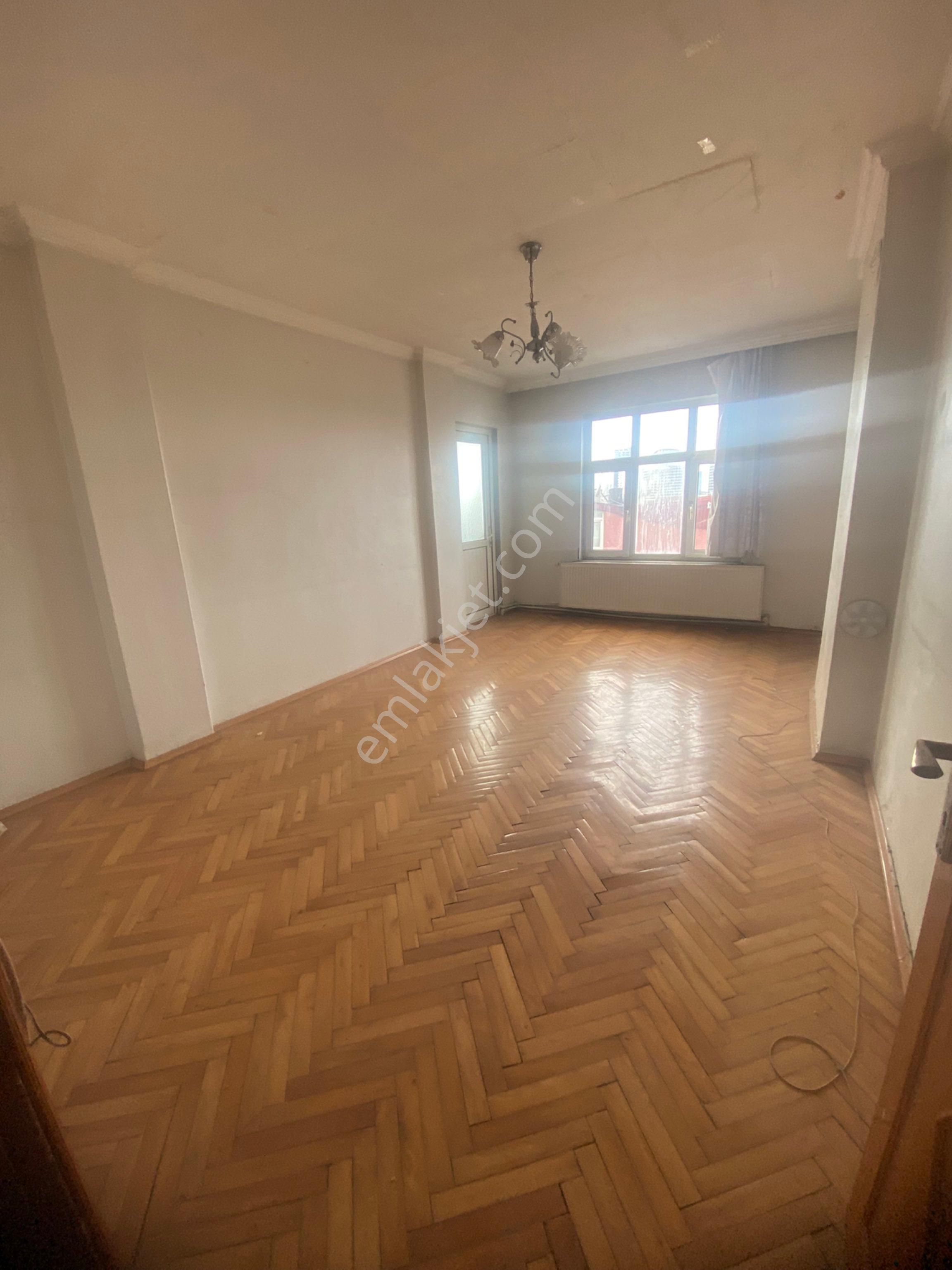 Bağcılar Yüzyıl Kışla Cadde Üzeri 2+1 95m Satılık Daire