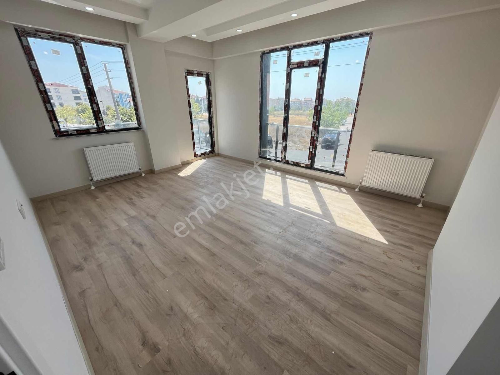 Tuğra'dan Çobançeşme De 2 Bloklu Site İçerisinde 2+1 Daire - Görsel 14