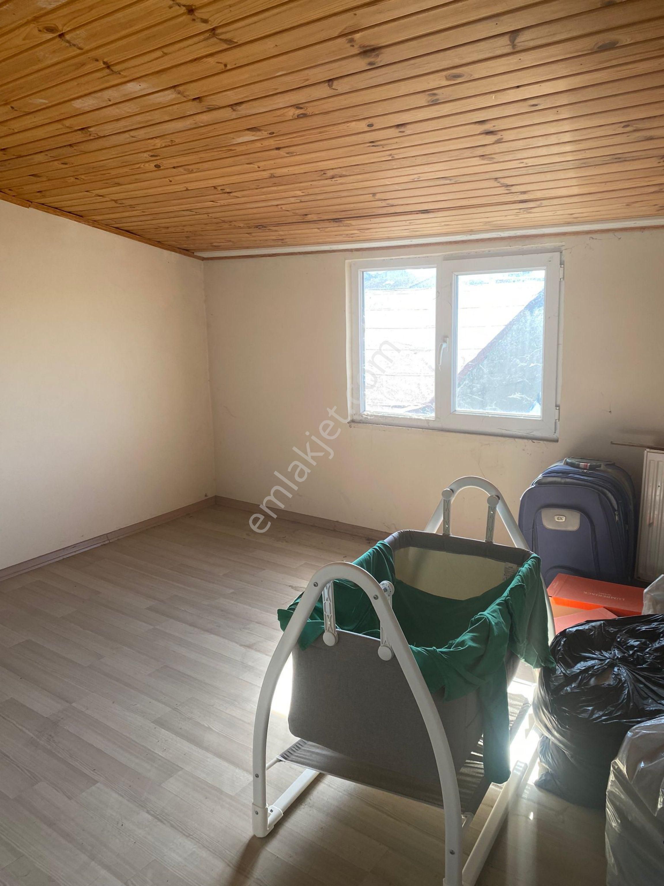 Bağcılar Yüzyıl 42 Evlerde Düzlük Konumda Geniş Temiz Çatı Katı İle Birlikte Satılık Daire Satılık - Görsel 10