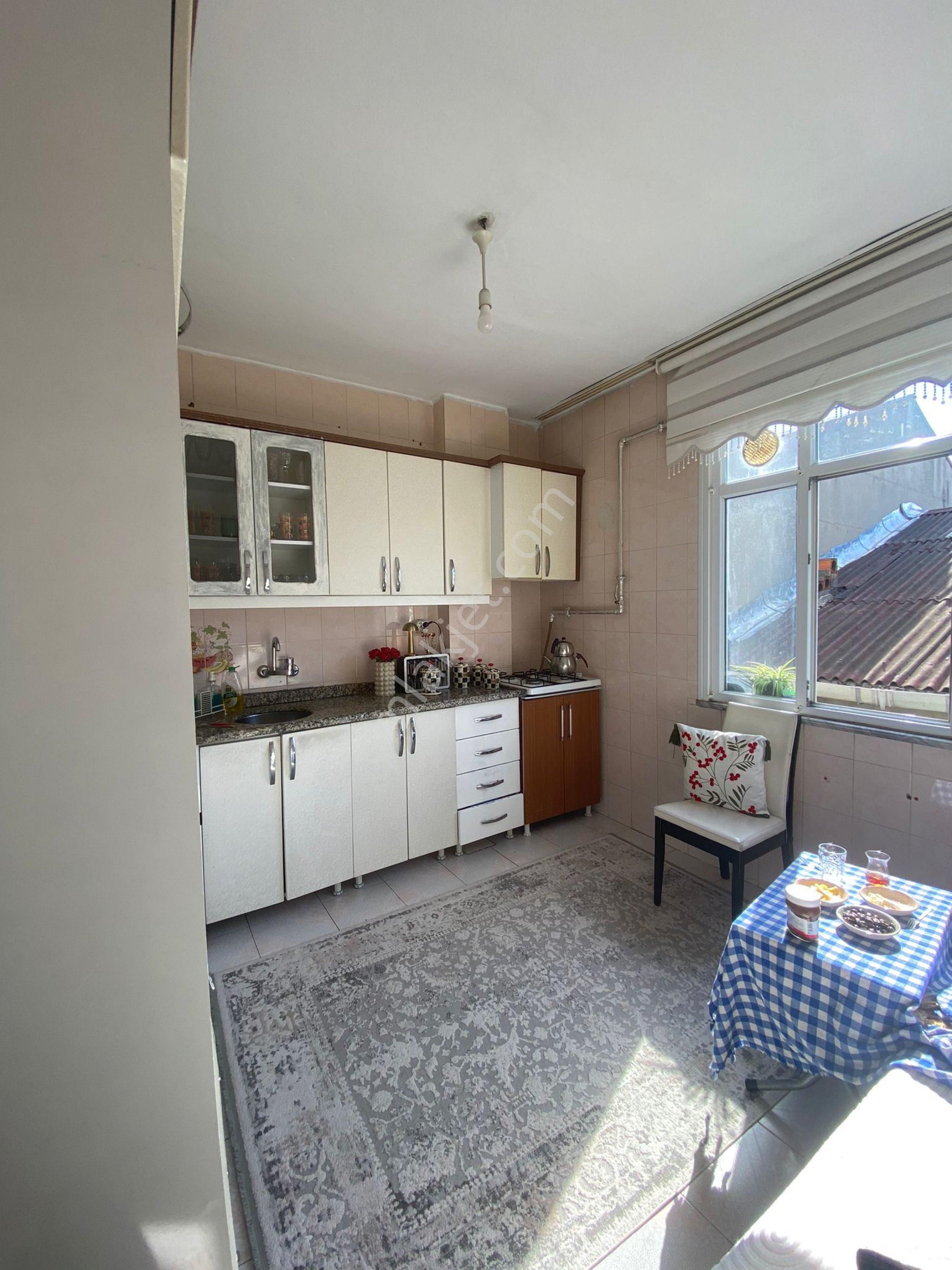 Bağcılar Yüzyıl 42 Evlerde Düzlük Konumda Geniş Temiz Çatı Katı İle Birlikte Satılık Daire Satılık - Görsel 6