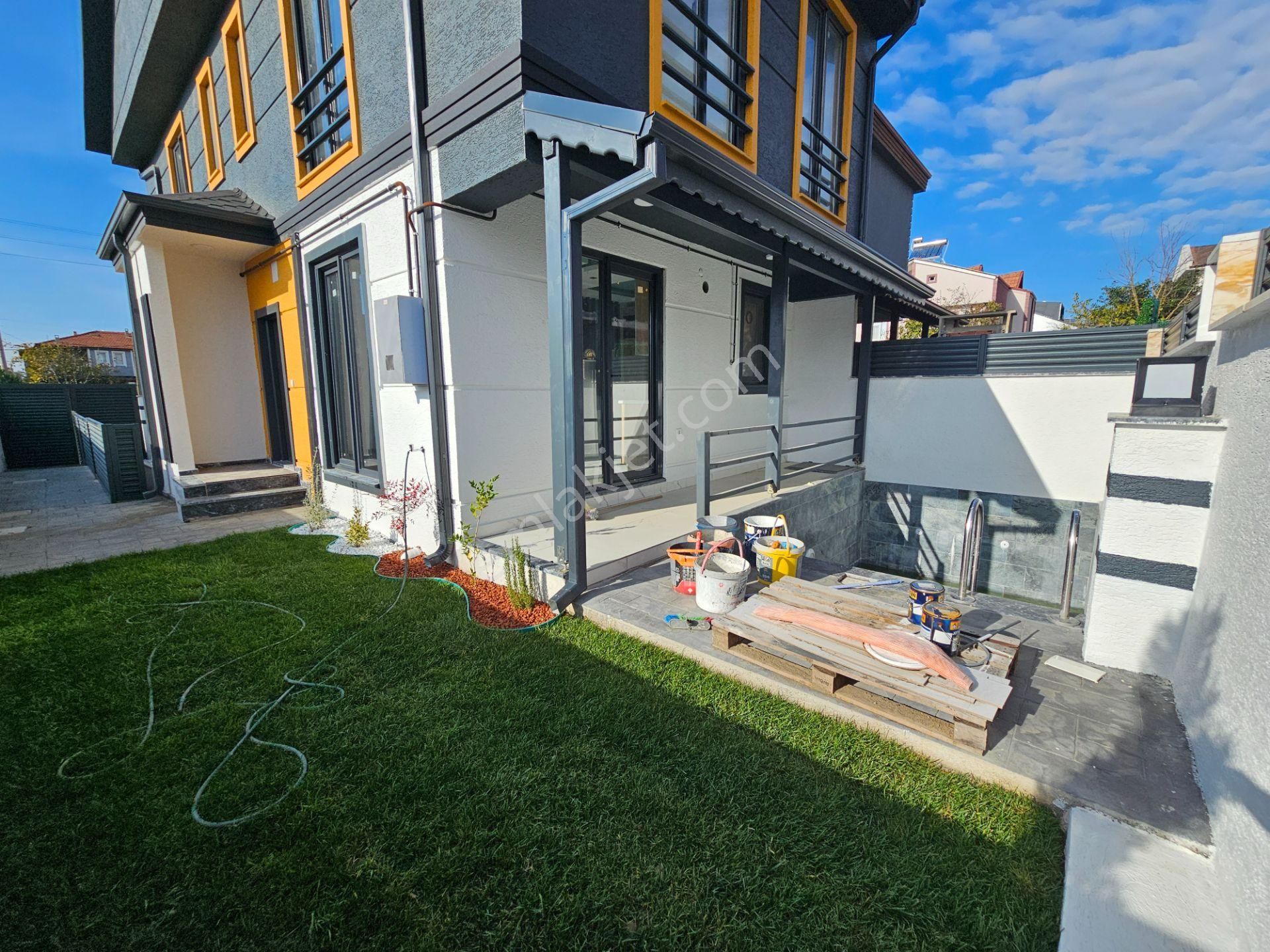 Kocaali Sakarya'da 3+1 Deniz 'e 70 Mt. Mesafede , Havuzlu , Yerden Isıtmalı Villa - Görsel 2