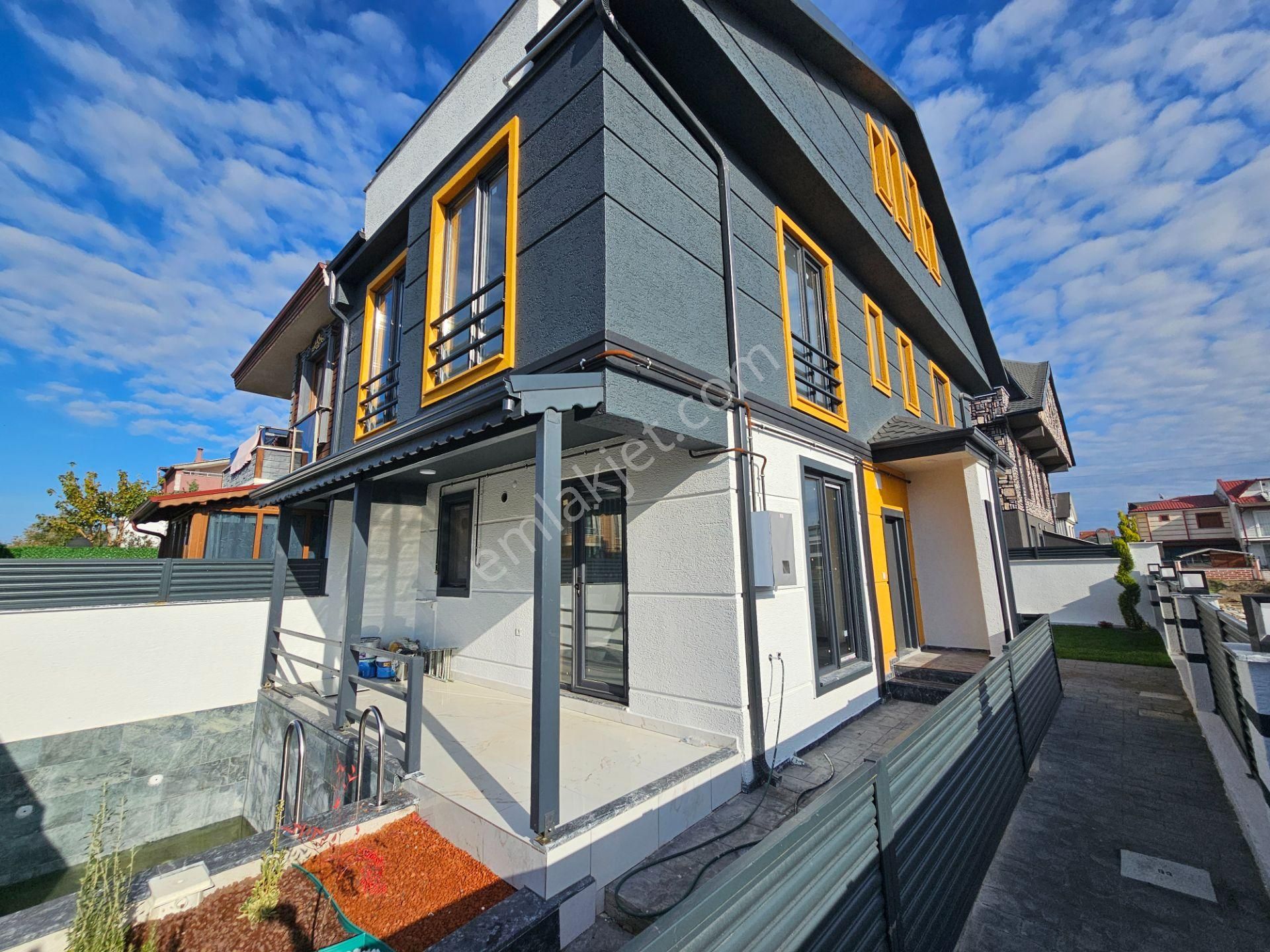 Kocaali Sakarya'da 3+1 Deniz 'e 70 Mt. Mesafede , Havuzlu , Yerden Isıtmalı Villa - Görsel 3