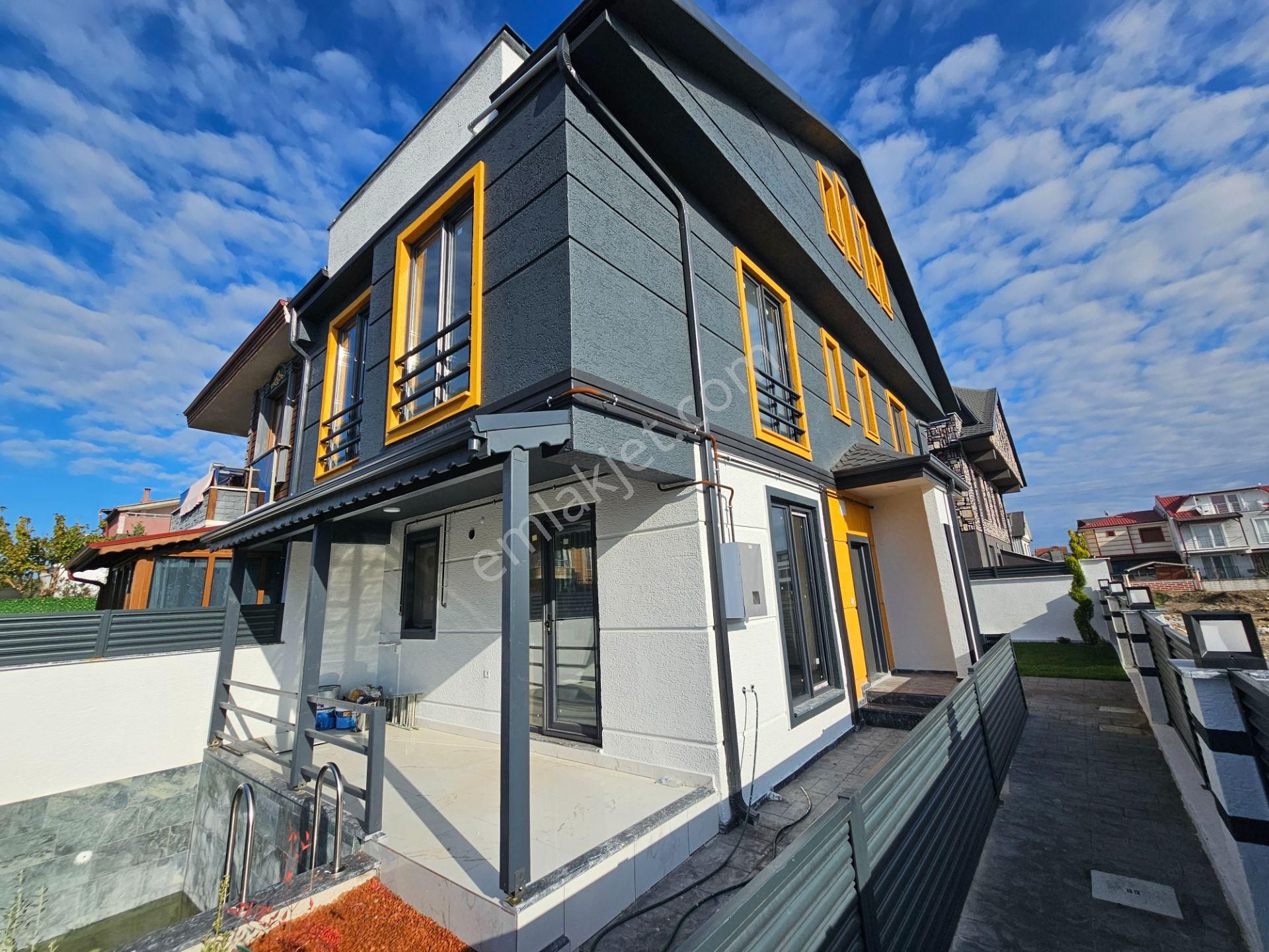 Kocaali Sakarya'da 3+1 Deniz 'e 70 Mt. Mesafede , Havuzlu , Yerden Isıtmalı Villa