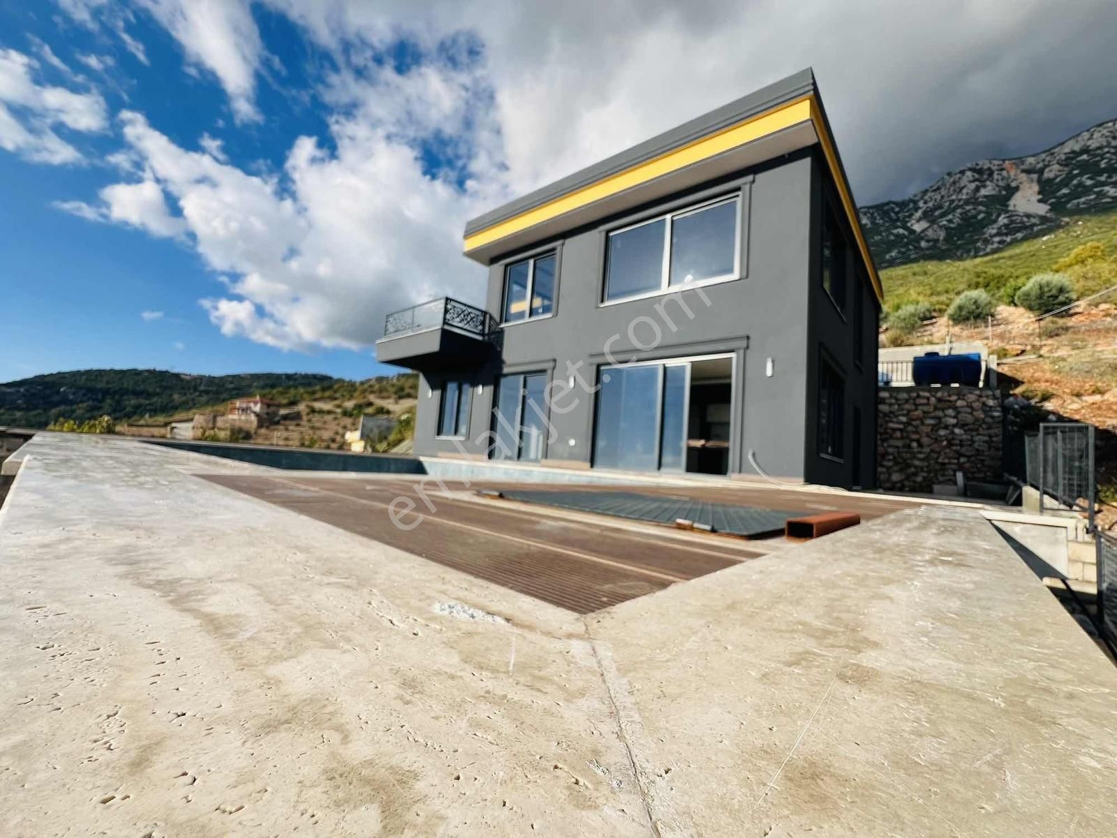 Alanya Gözüküçüklüde Ful Manzaralı Satılık 3+1 Villa - Görsel 18