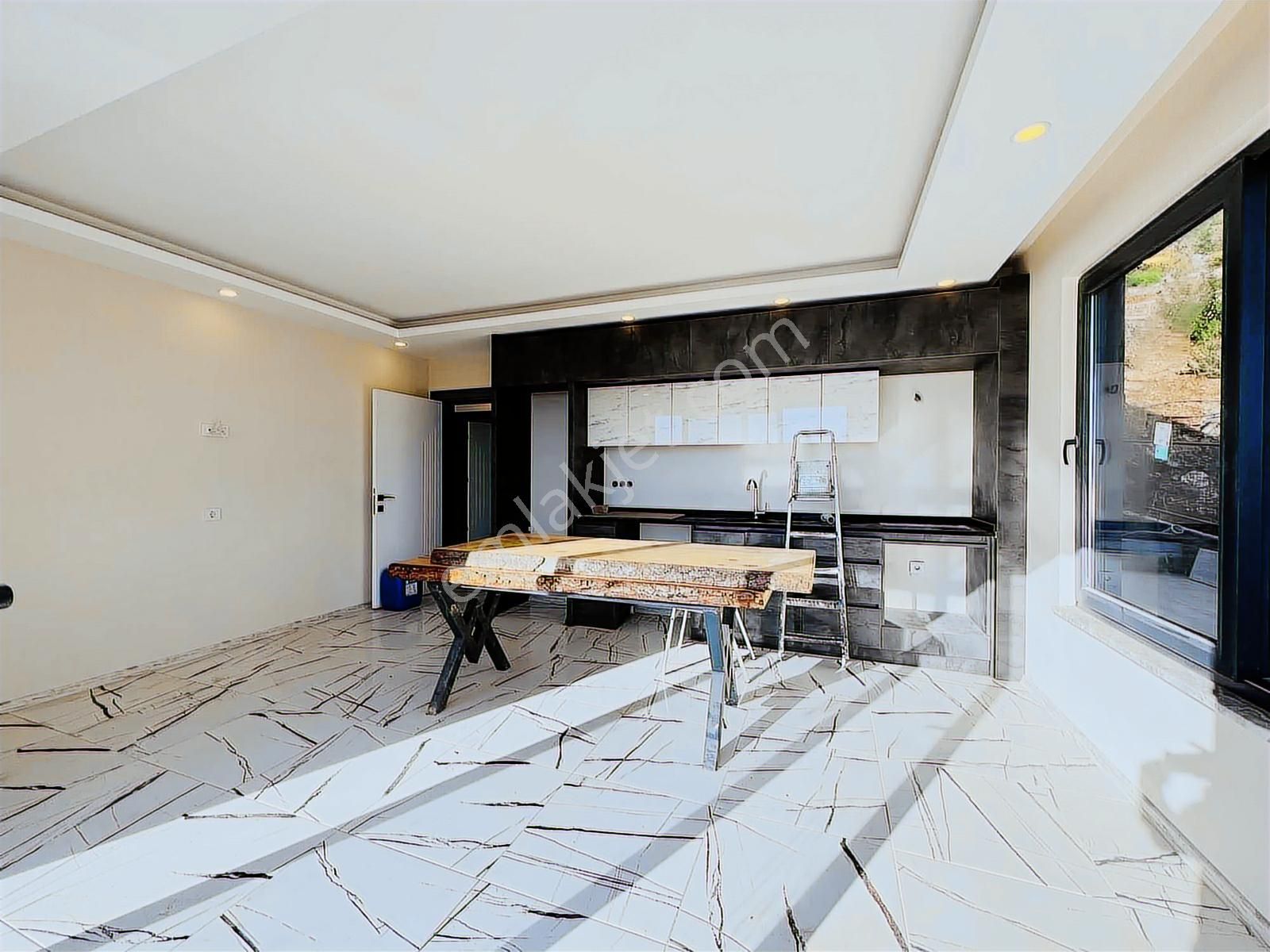 Alanya Gözüküçüklüde Ful Manzaralı Satılık 3+1 Villa - Görsel 28