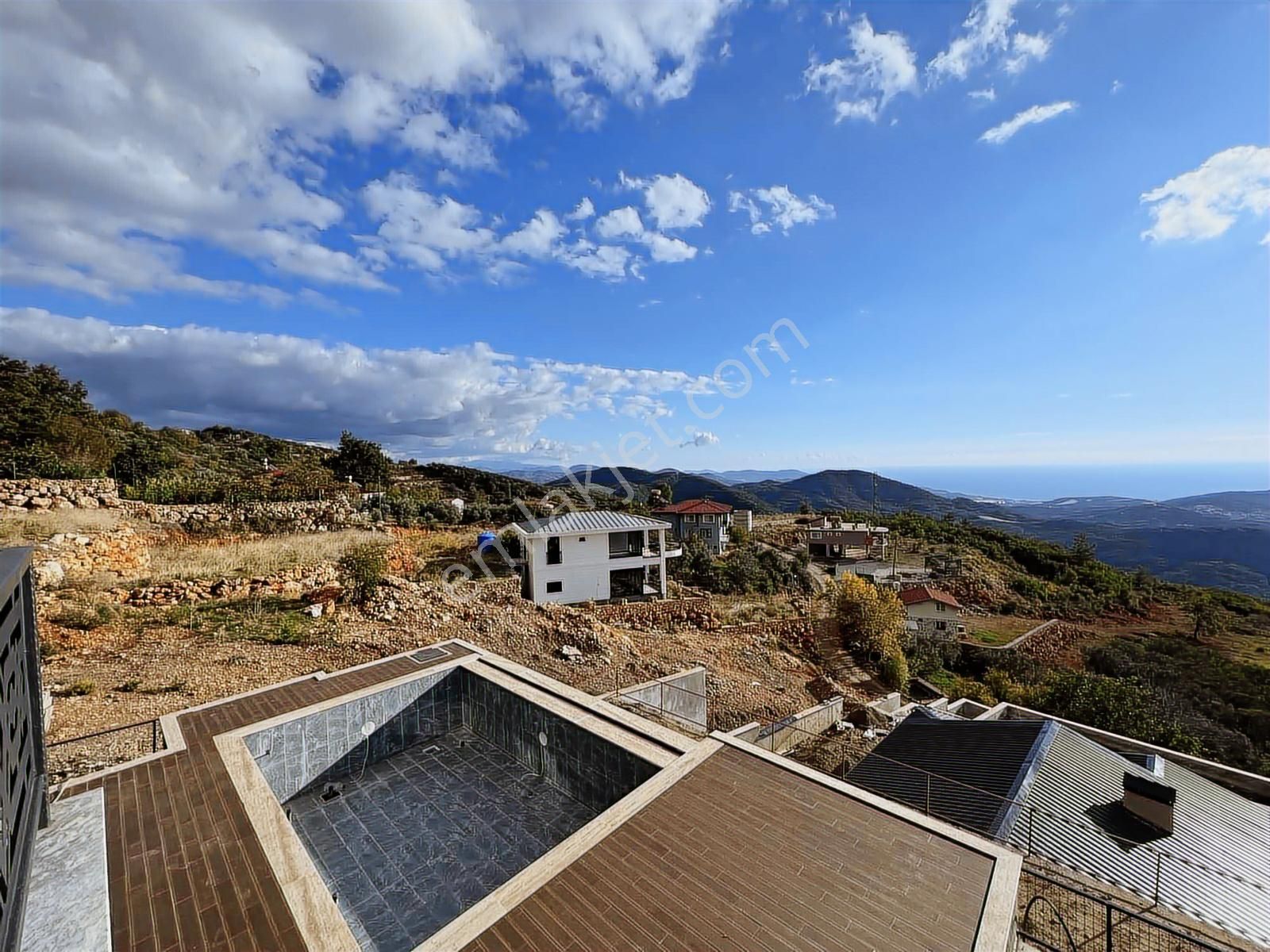 Alanya Gözüküçüklüde Ful Manzaralı Satılık 3+1 Villa - Görsel 10