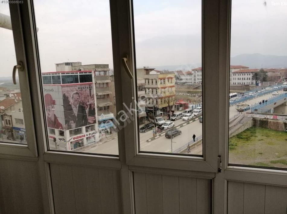 Emin Emlak'tan Şeyh Müftü'de,klimalı,katta,kullanışlı,fırsat 2+1