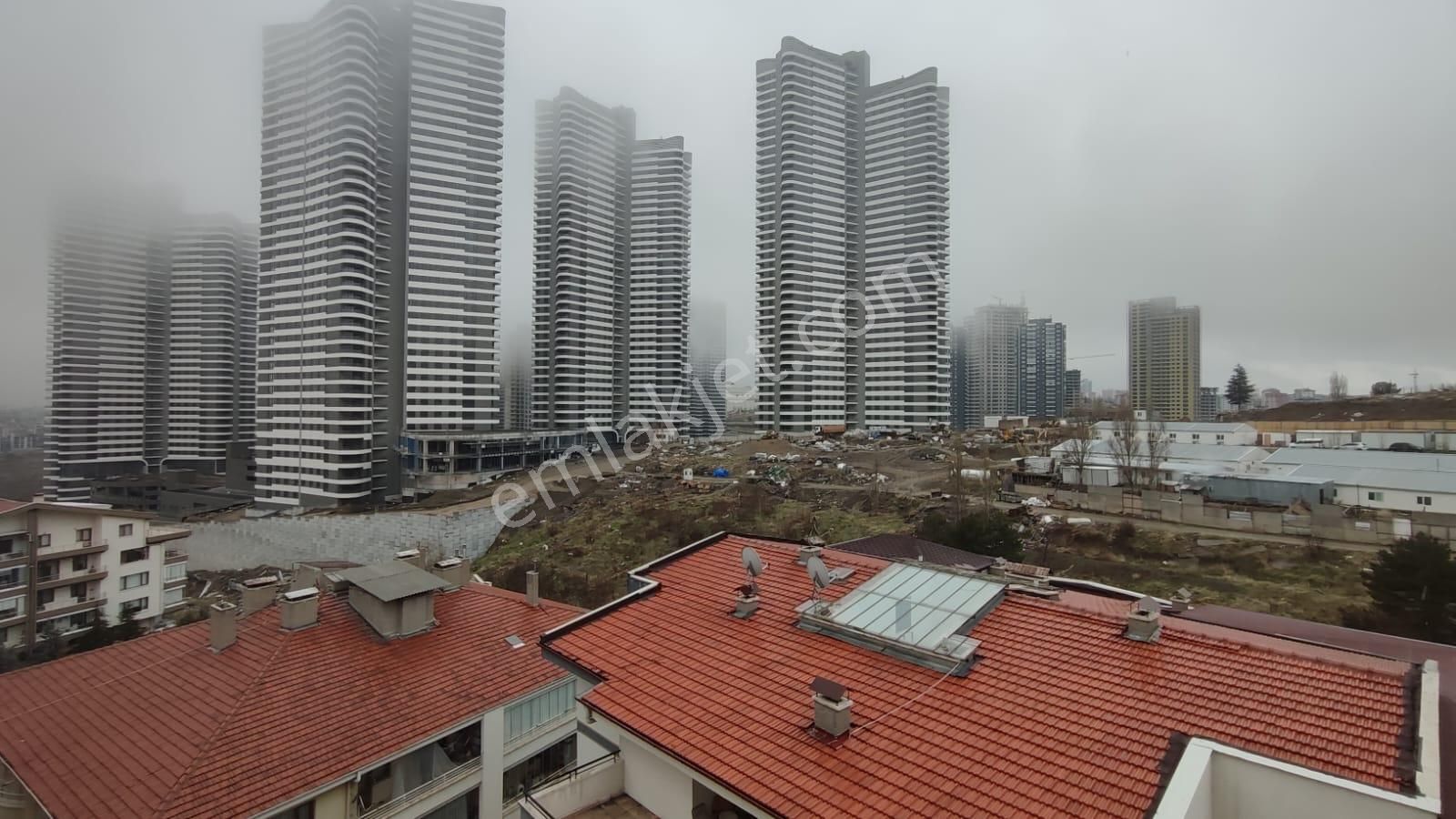 Atanora Vadiden İlkerde Ara Kat Full Manzaralı Cadde Yakını 3+1