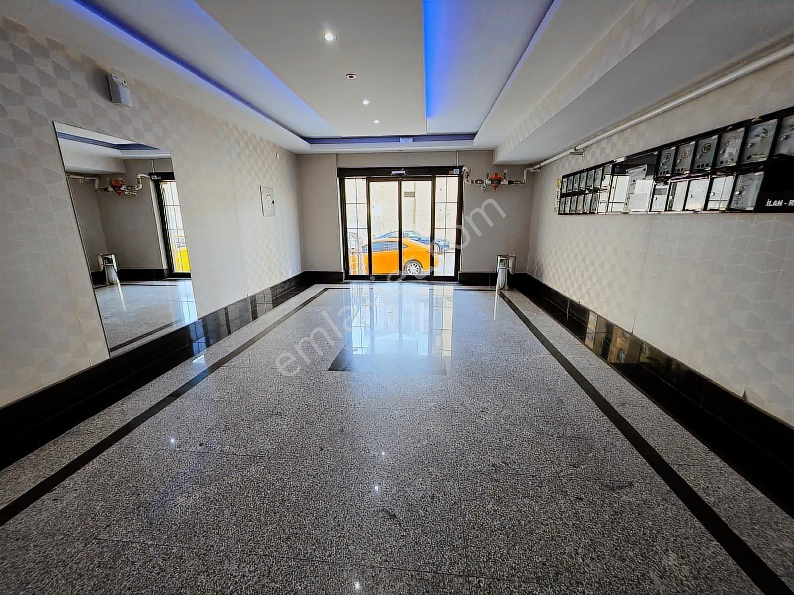 Pamuklar'da Manzaralı Ebeveyn Banyolu Katta 4+1 Satılık Daire - Görsel 3