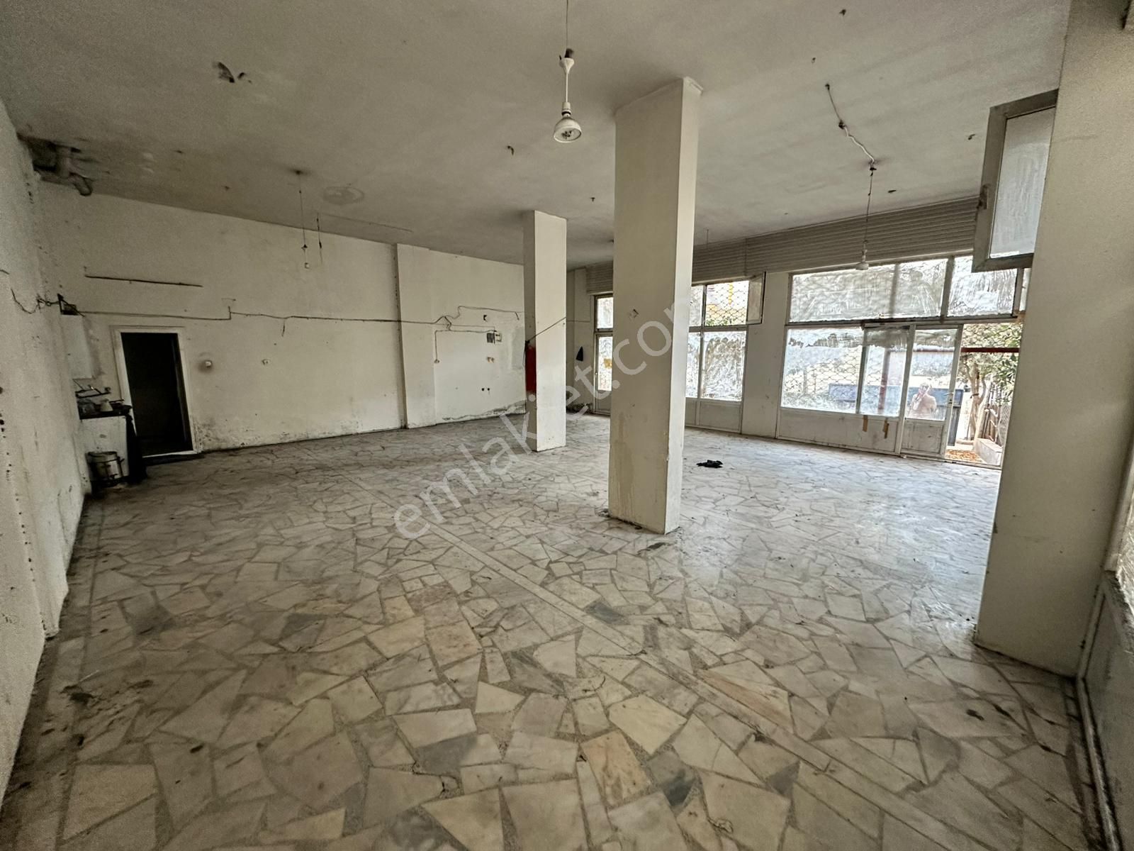 Aktif'den Kurdali'de Köşebaşı'nda 130m2+ön Kullanım Alanlı Satılık Dükkan - Görsel 2