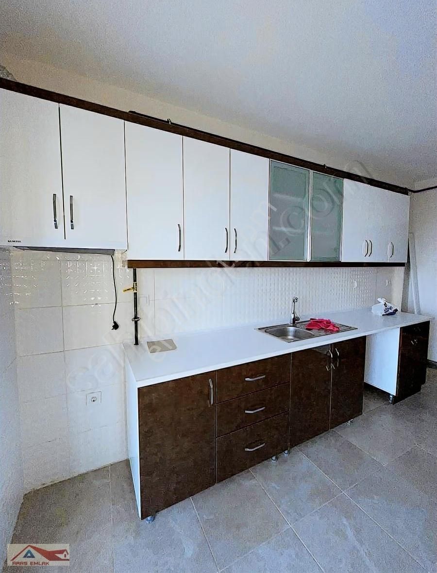 Tokide Site İçinde 8.katta Geniş Boyalı 2+1 Ferah Kaçmaz Daire - Görsel 4