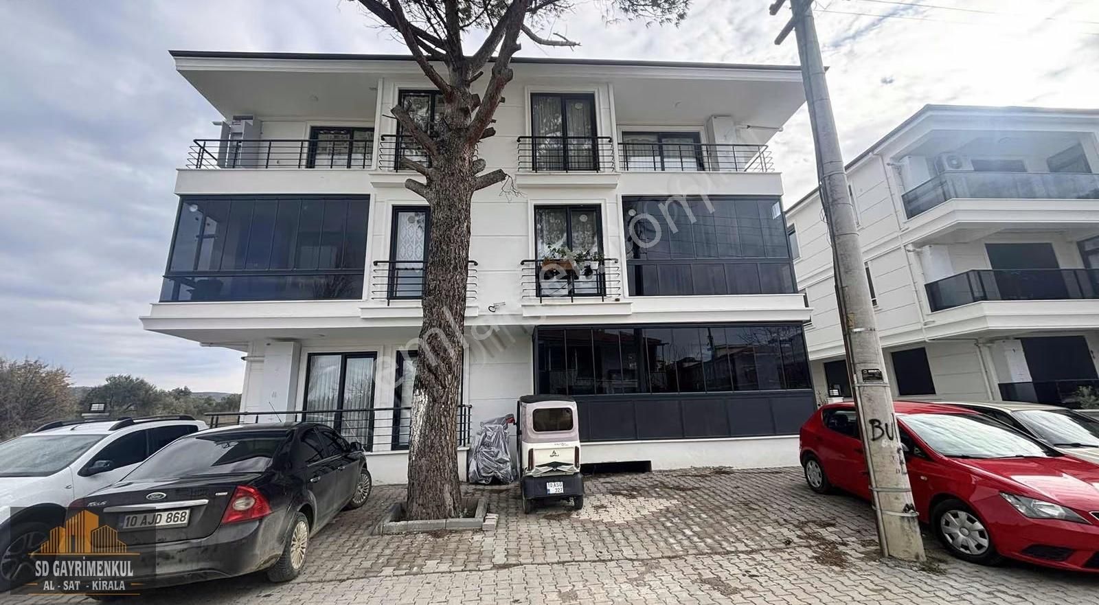 Kemalpaşada Çam Balkonlu 2+1 Satılık Daire