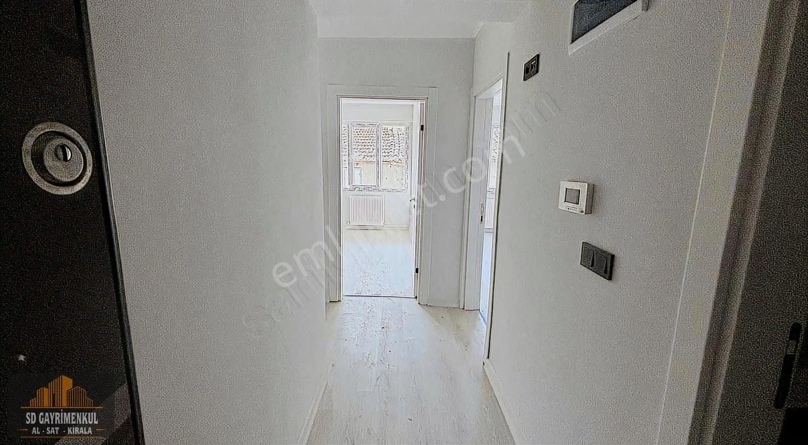 Gömeç Kemalpaşada Merkezi Konumda 2+1 Satılık Daire - Görsel 11