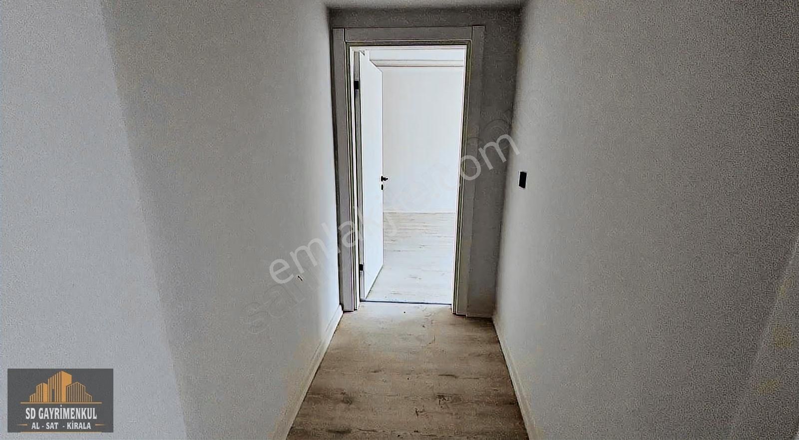 Gömeç Kemalpaşada Merkezi Konumda 2+1 Satılık Daire - Görsel 12