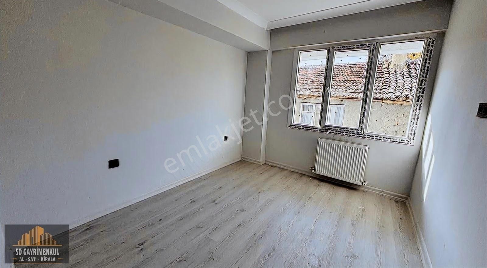 Gömeç Kemalpaşada Merkezi Konumda 2+1 Satılık Daire - Görsel 9