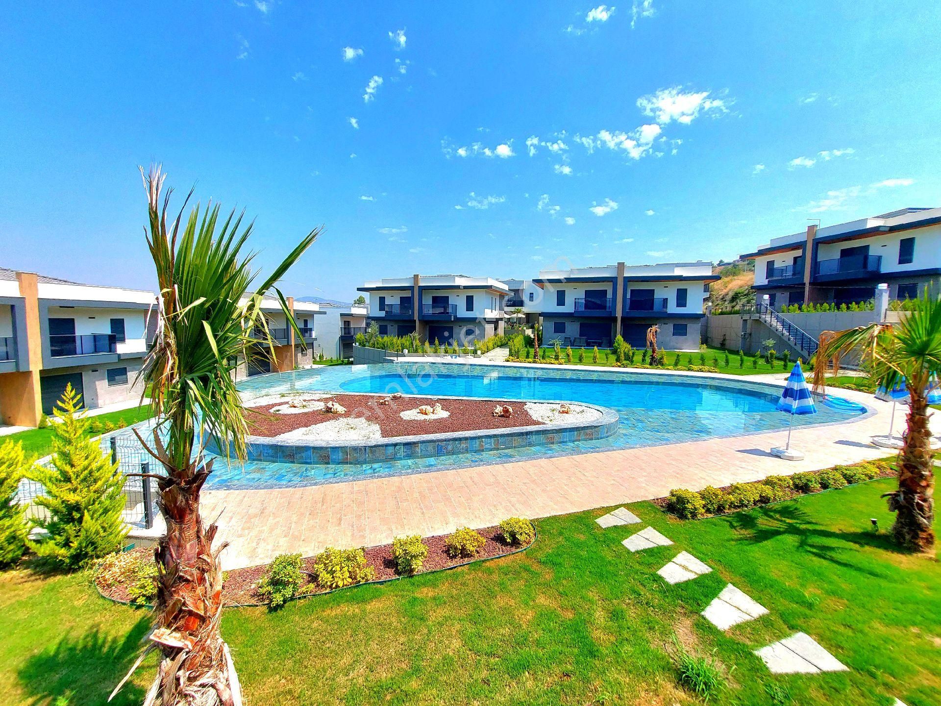 Kuşadasında Avm'lere Yakın Havuzlu Sitede Geniş Bahçeli Sıfır Villa - Görsel 32