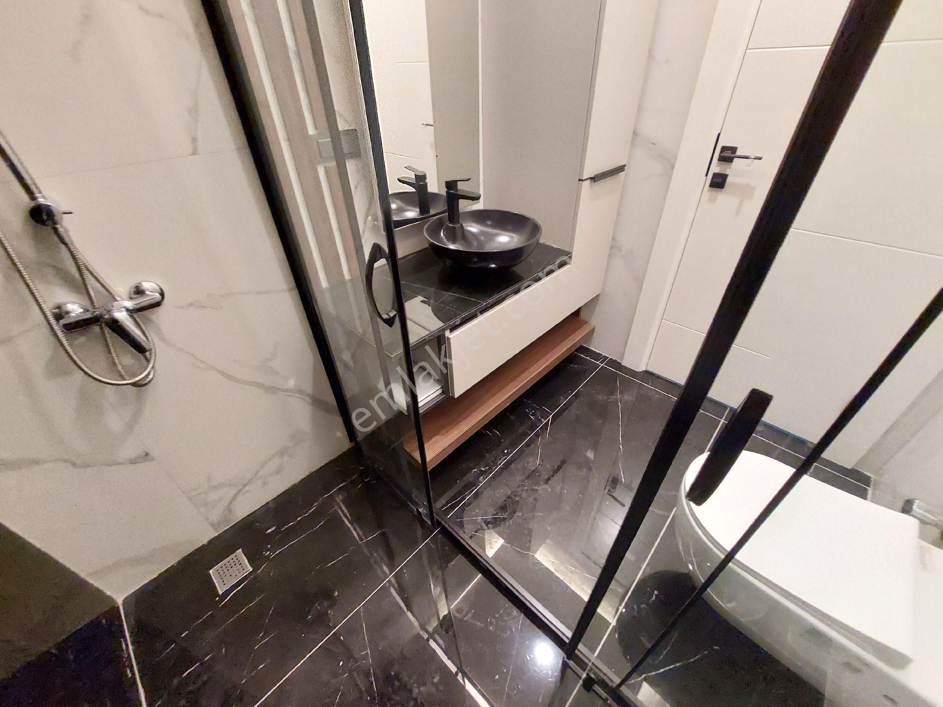 Kuşadasında Avm'lere Yakın Havuzlu Sitede Geniş Bahçeli Sıfır Villa - Görsel 22