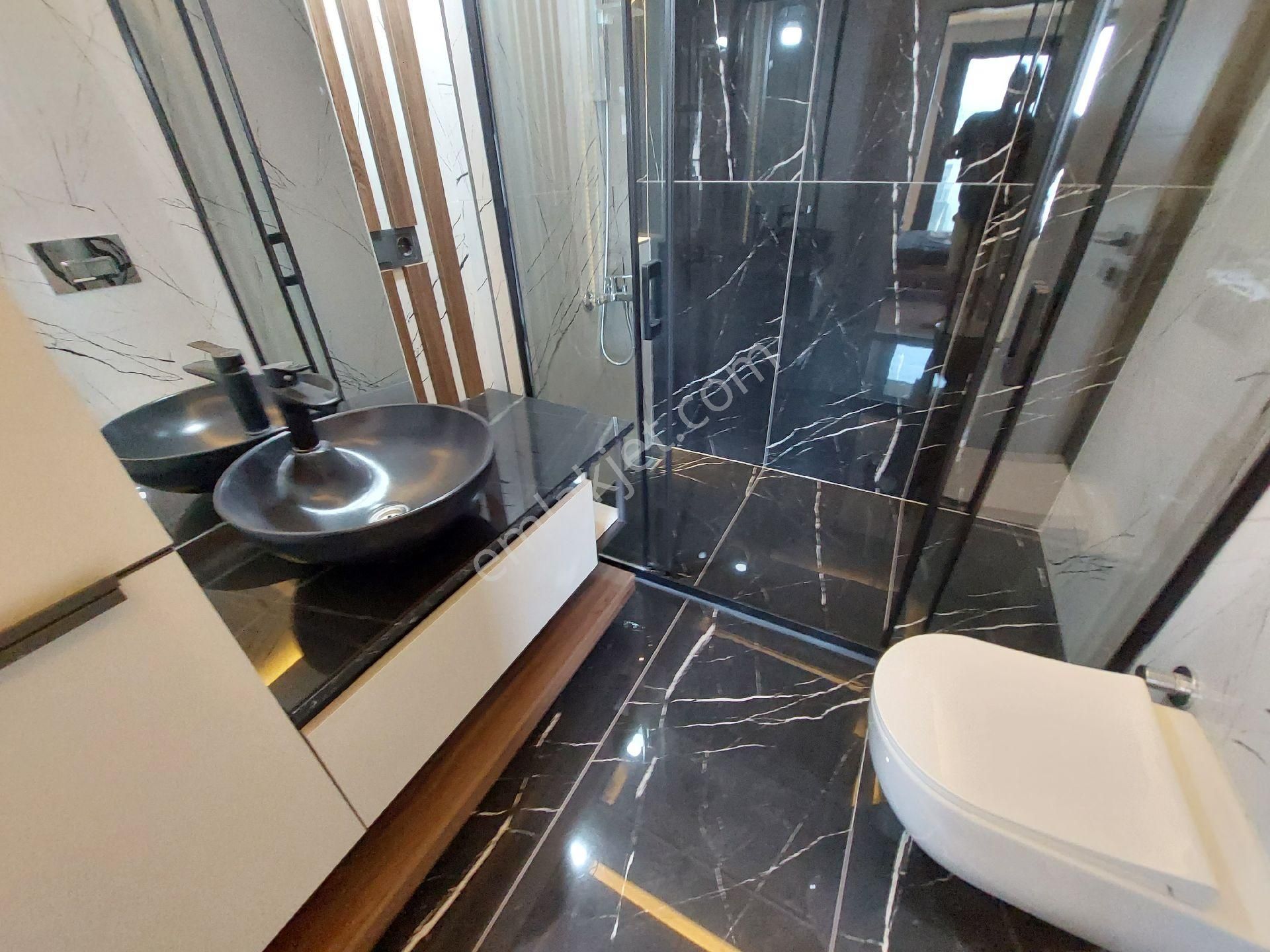 Kuşadasında Avm'lere Yakın Havuzlu Sitede Geniş Bahçeli Sıfır Villa - Görsel 31