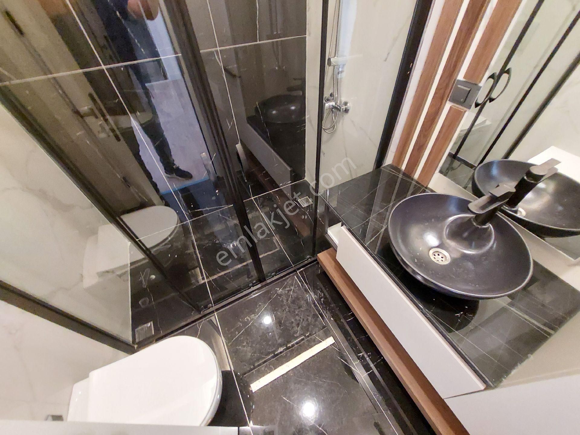 Kuşadasında Avm'lere Yakın Havuzlu Sitede Geniş Bahçeli Sıfır Villa - Görsel 24