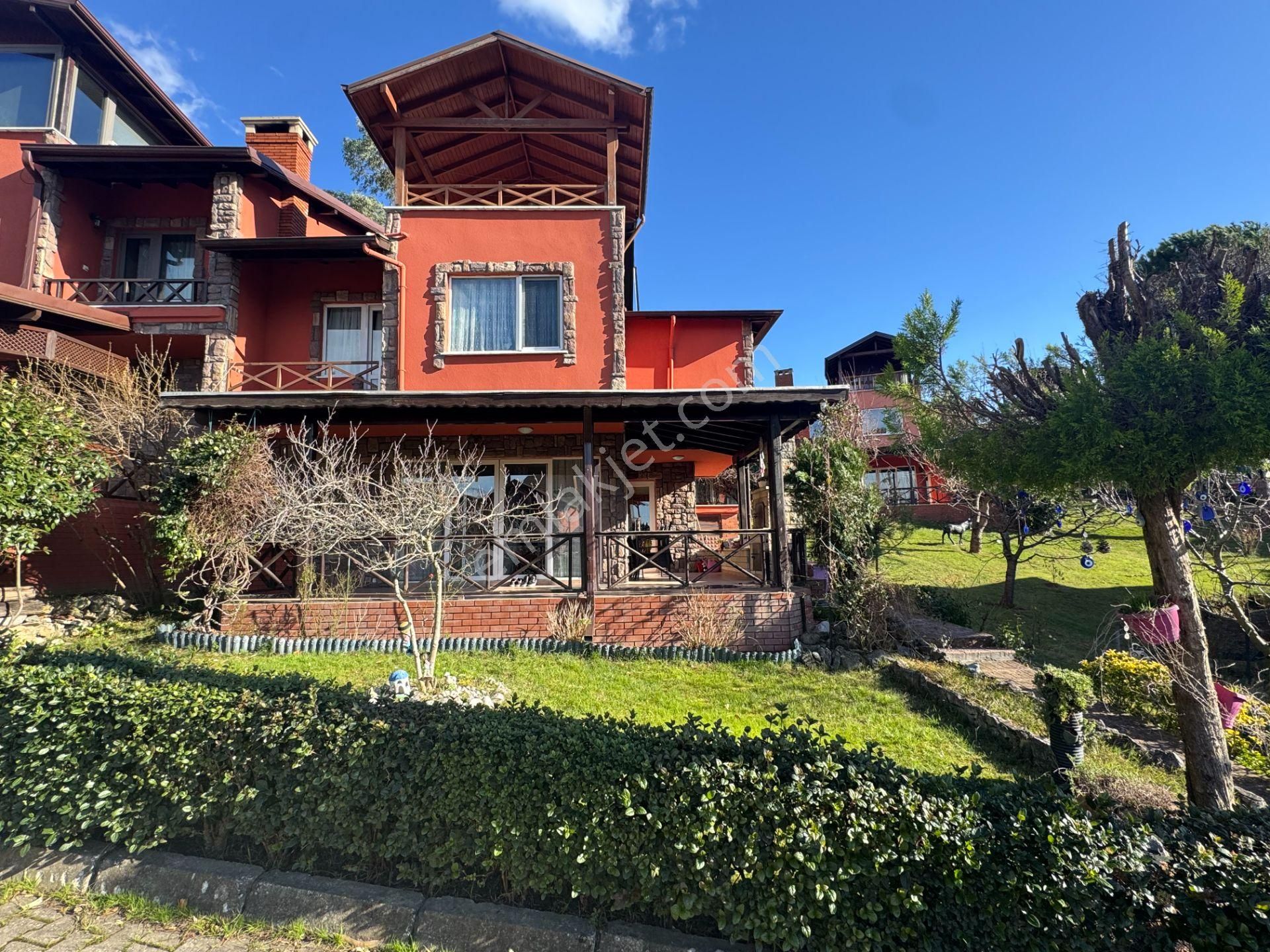 Remax Klas Fatih Çakar’dan Sapanca’da Satılık Bahçeli Villa…