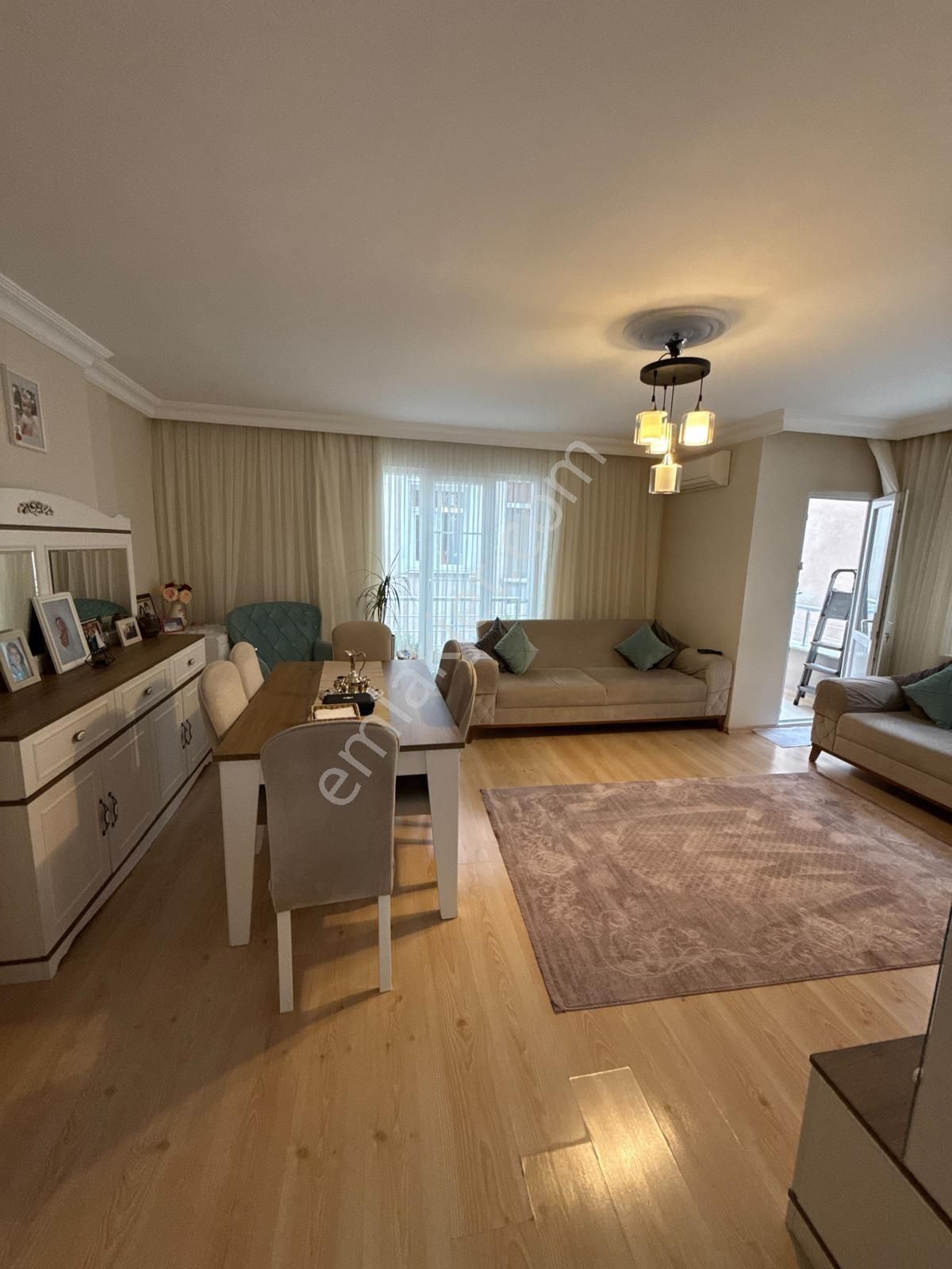 Yenibosna Merkez Camiye Yakın Satılık100 M2 2+1 Daire